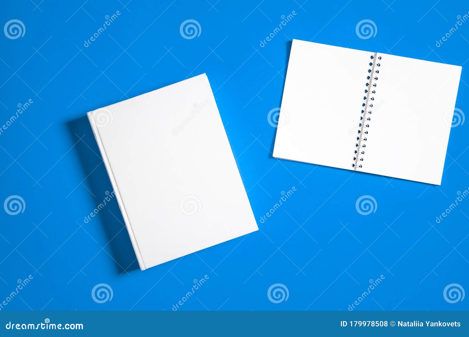Download Mockup De Livro Branco Fechado Em Papel Branco Foto de Stock - Imagem de branco, livro: 179978508