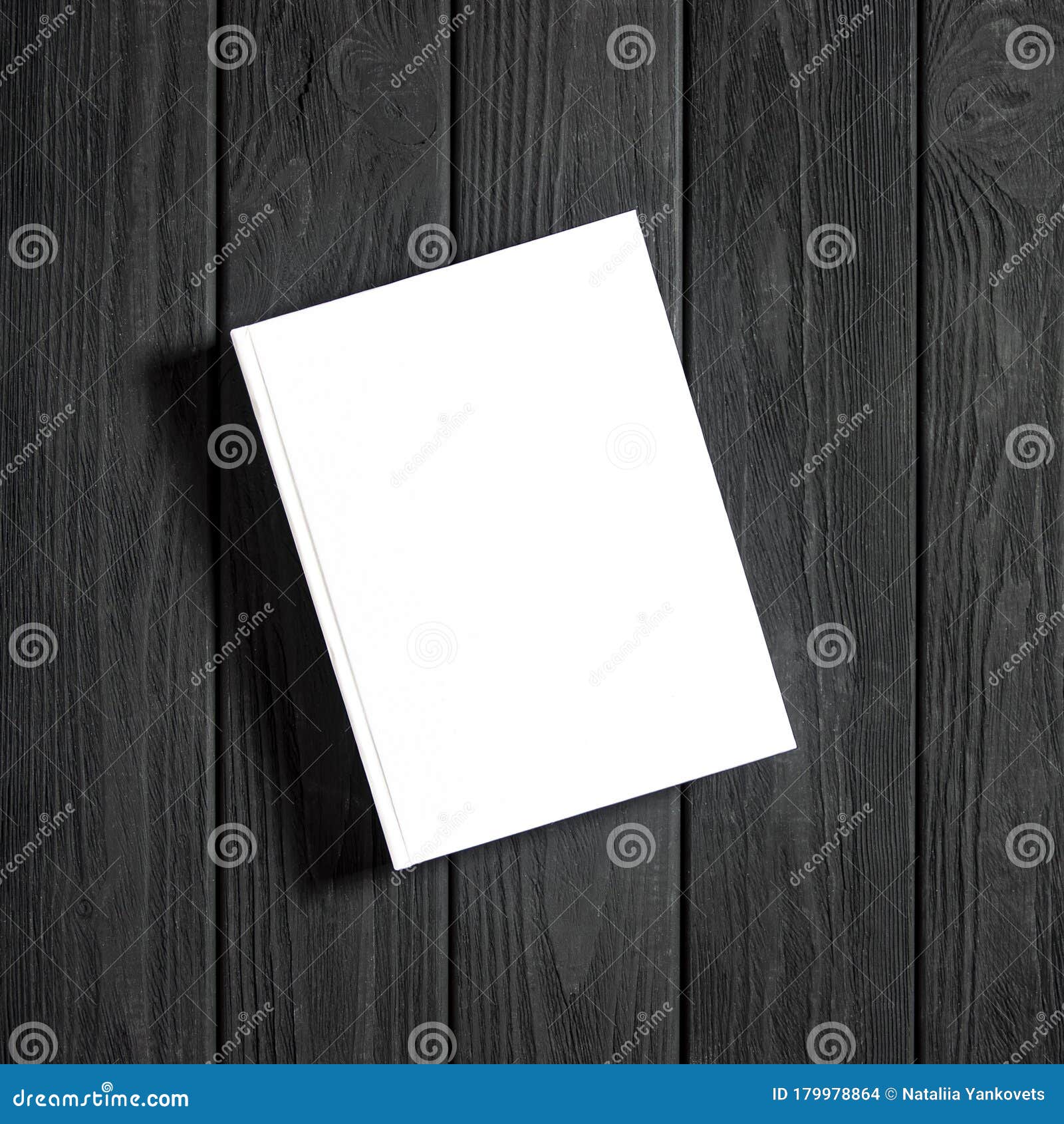 Download Mockup De Livro Branco Fechado Em Papel Branco Foto de ...