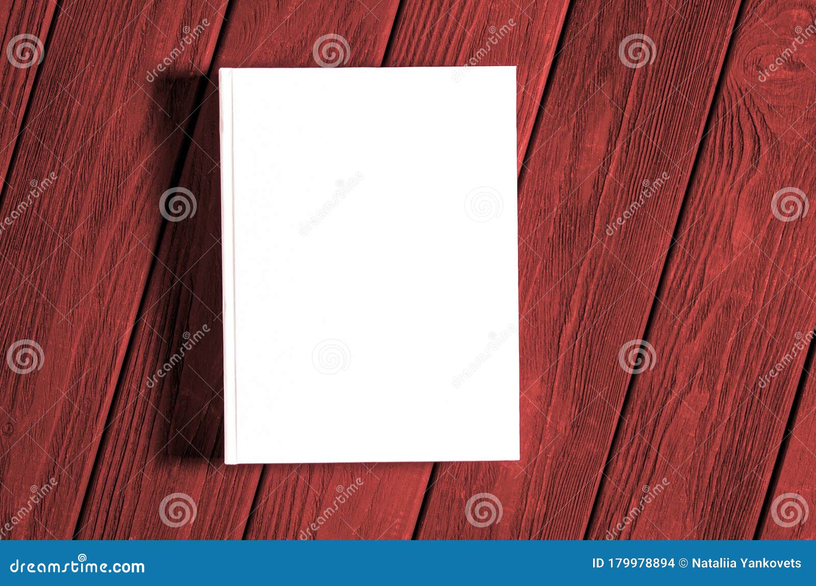 Download Mockup De Livro Branco Fechado Em Papel Branco Foto de ...