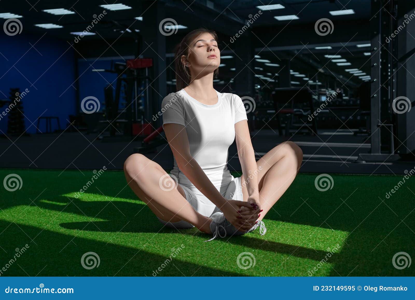 Mockup of a White Women`s T-shirt, Shorts, Compression Underwear for Sports  on a Girl, Against the Background of Equipment in the Stock Photo - Image  of clothes, retail: 225161580
