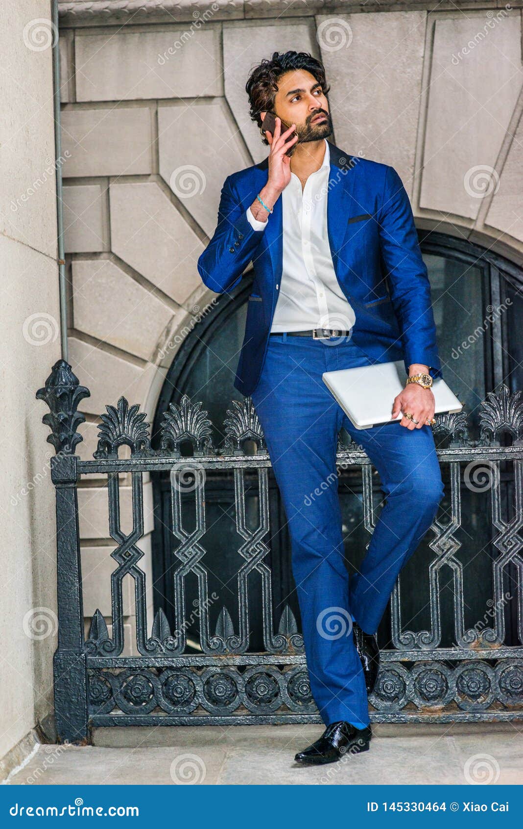 Moda De Indumentaria De Oficina Informal Del Hombre Joven En Nueva York Foto de archivo - Imagen de empresario, elegante: 145330464