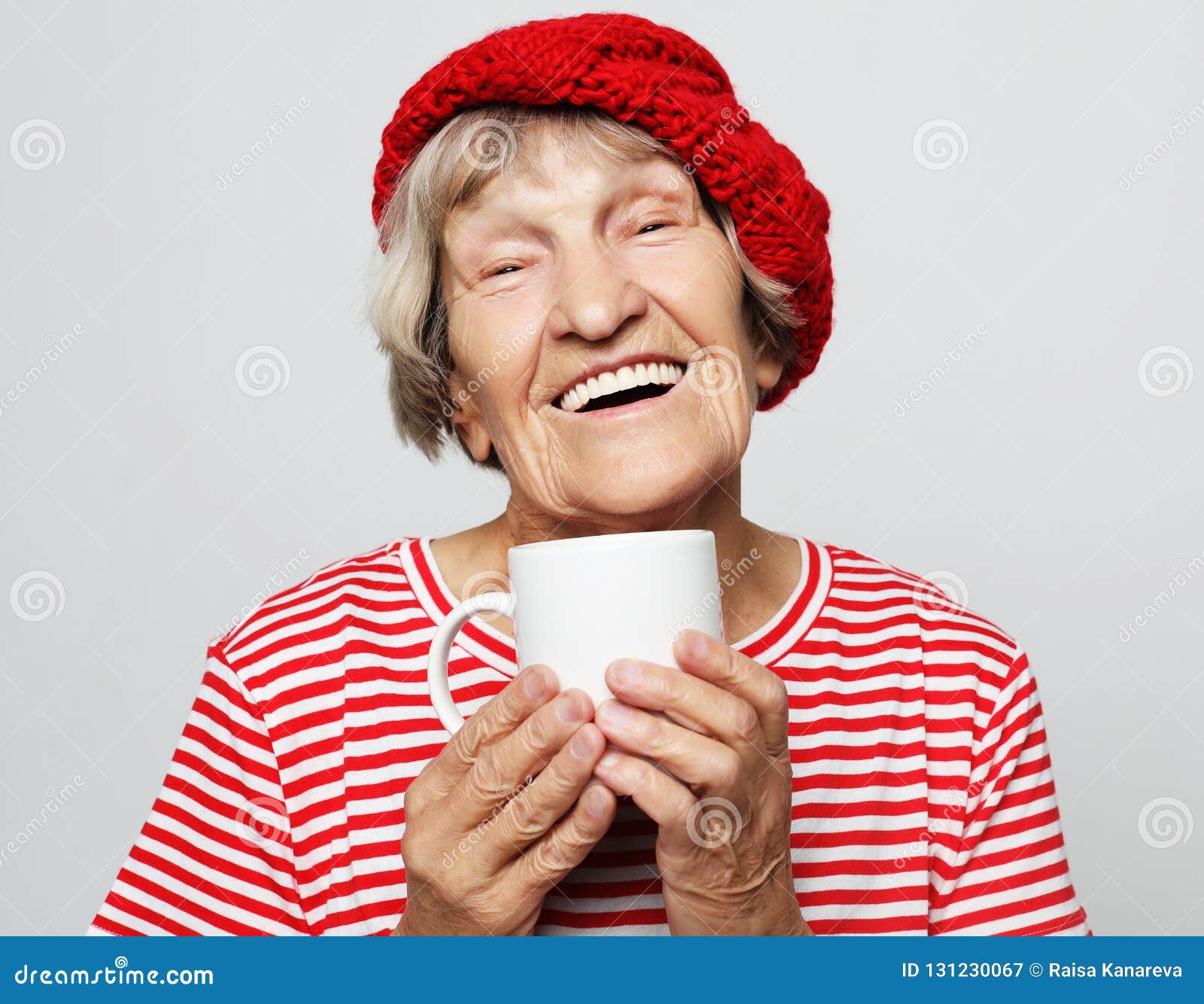 Пожилой смех. Смех пожилого человека. Смех фото со стариками смеющимися.