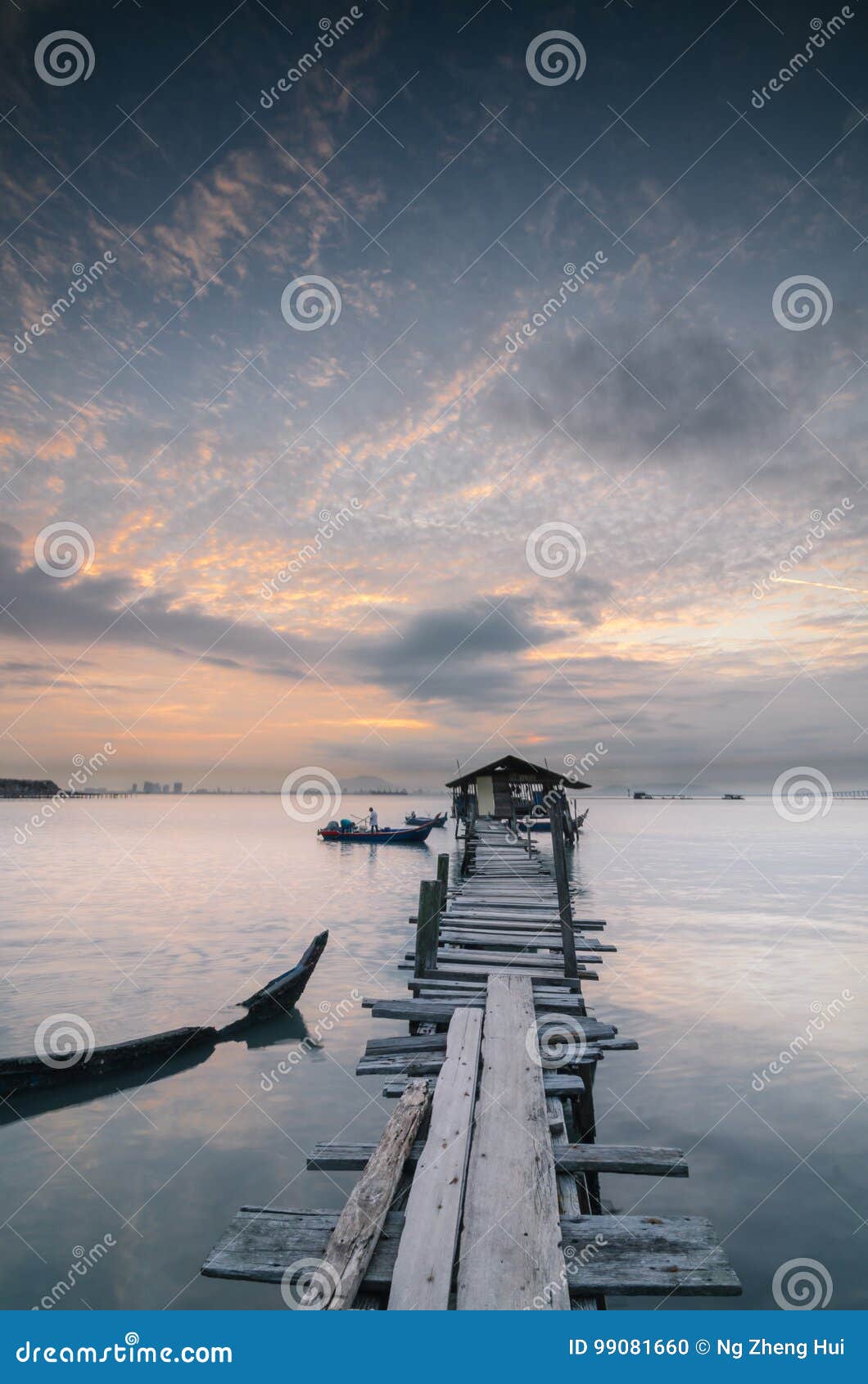 https://thumbs.dreamstime.com/z/model-long-hair-pool-above-below-water-woman-red-surface-99081660.jpg