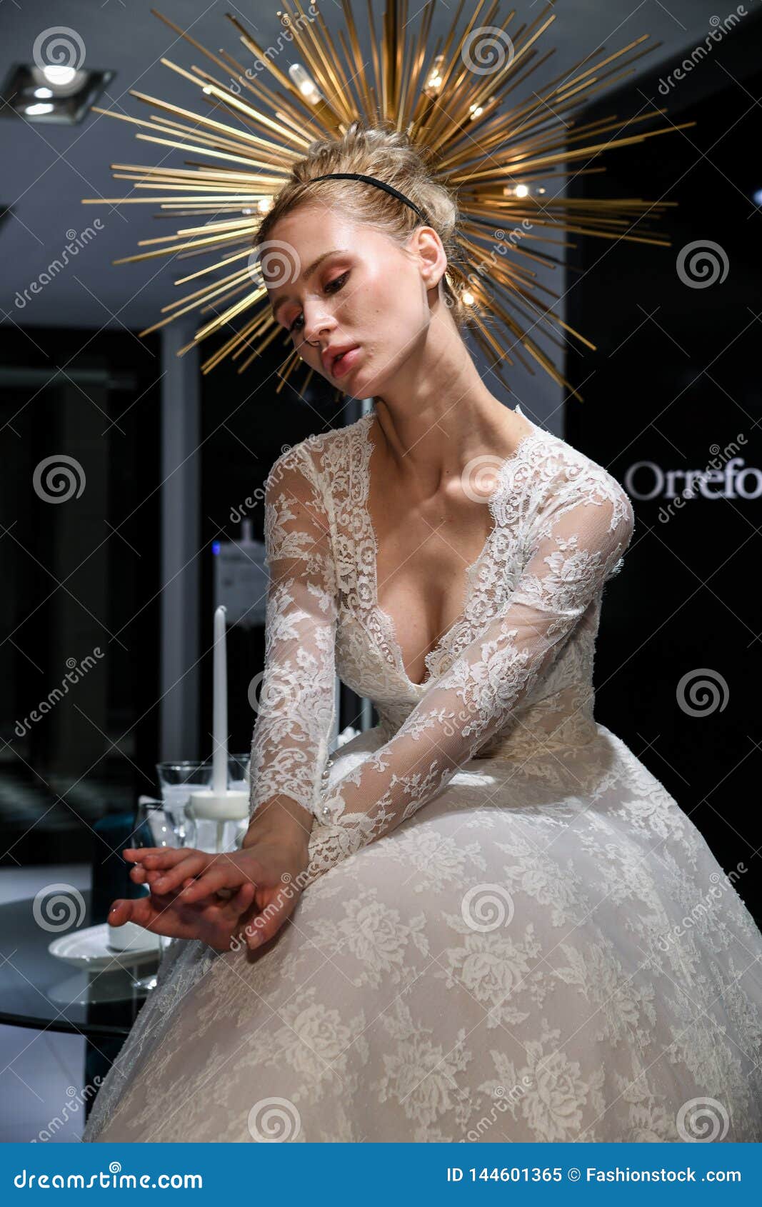 2020 New Fashion Banquet Long Evening Dress Women Thin Sexy Black Prom Dress  Spaghetti Strap Beading