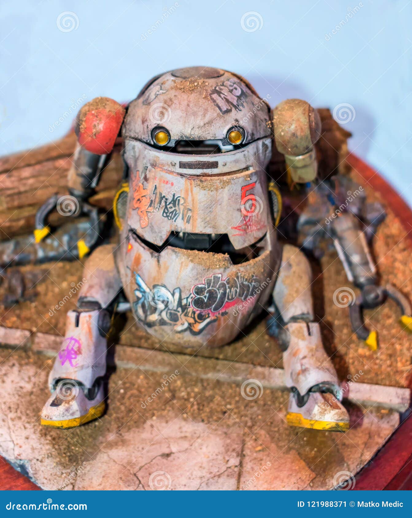 Model of rusty robot editorial photo. Image of comic - 121988371