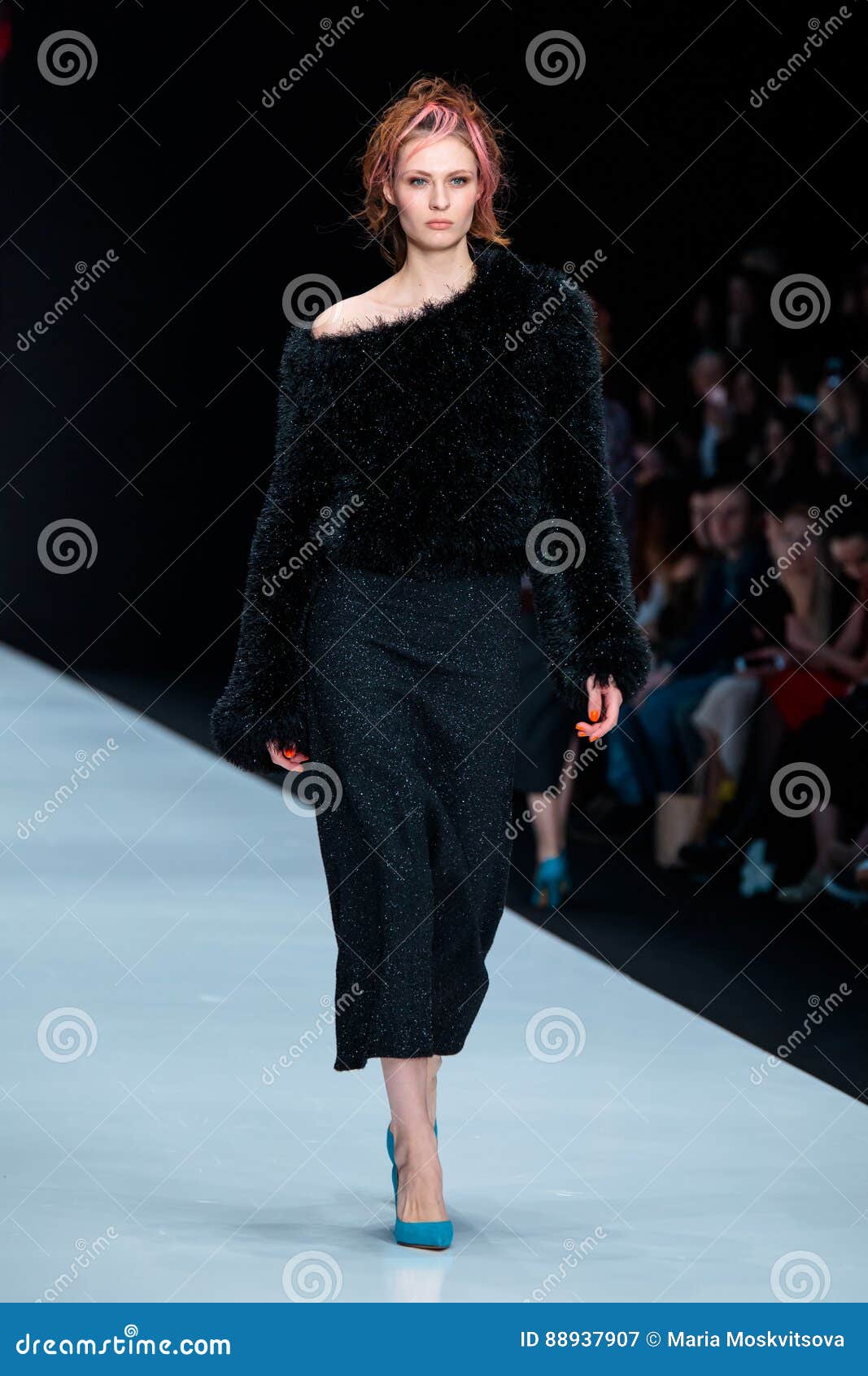 Model Walk Runway for DARIA DASHINA Catwalk at Fall-Winter 2017-2018 at ...