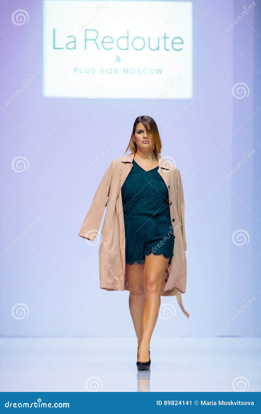 Model Walk Runway for LA REDOUTE & SIZE MOSCOW Catwalk at Autumn-Winter Moscow Fashion Week. Plus-size Fashion Editorial Photo - Image plussize, moscow: 89824141