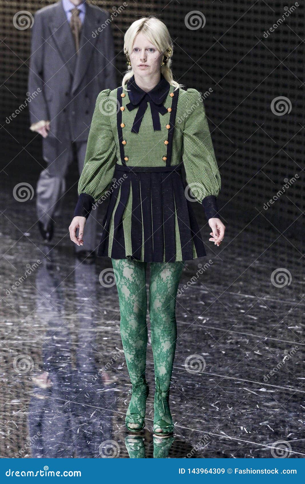 A Model Walks the Runway at the Gucci Show at Milan Fashion Week Autumn/Winter 2019/20 Stock Image - Image of catwalk, hairstyle: 143964309