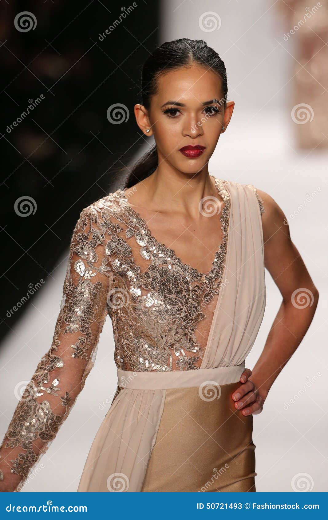 A Model Walks the Runway in a Walter Mendez Design at the Art Hearts ...