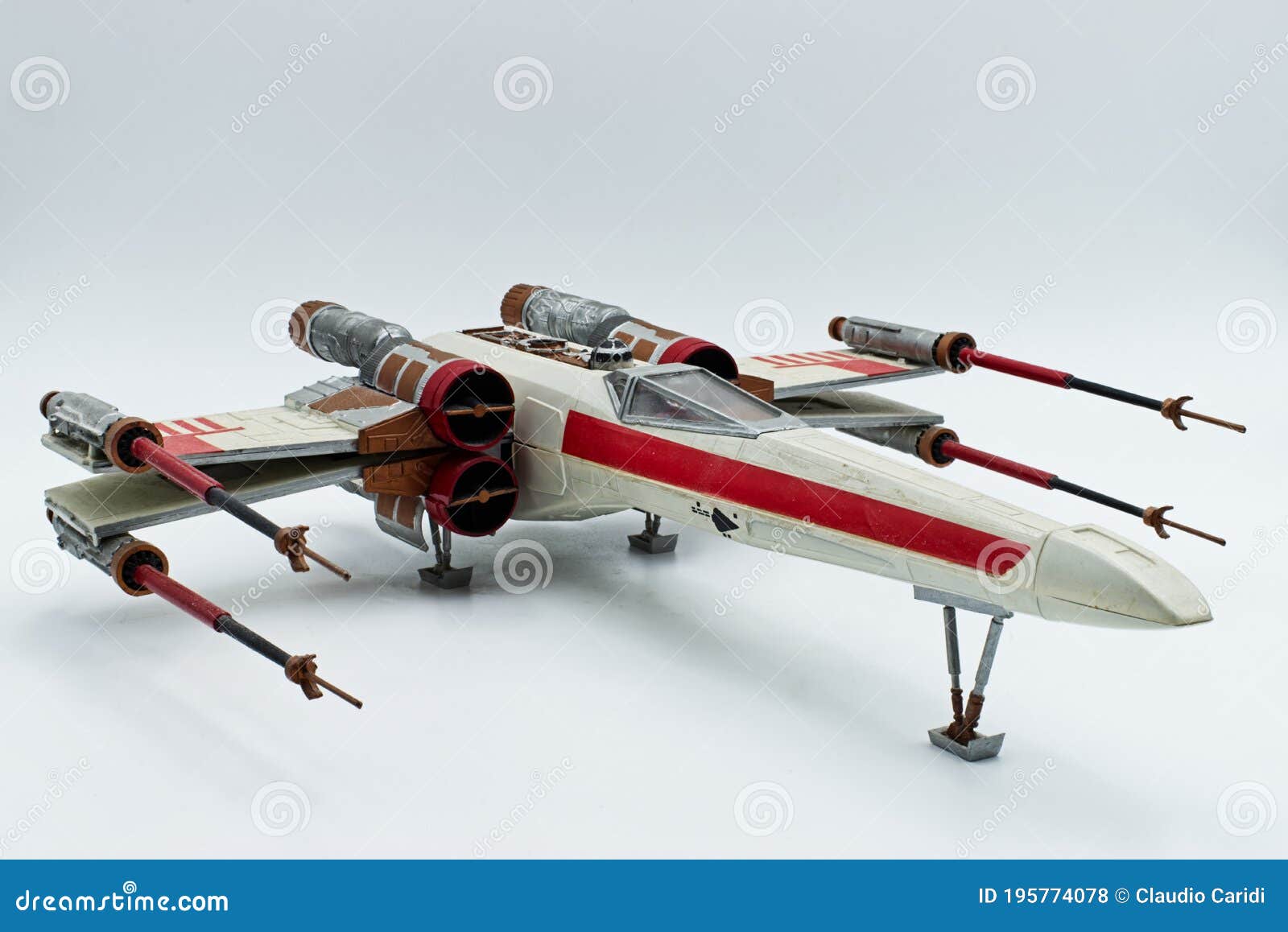 Mô hình X-Wing Fighter độc đáo và chất lượng, được tạo ra bằng công nghệ hiện đại và tay nghề khéo léo của những nghệ nhân tài ba. Hãy thưởng thức những hình ảnh chụp tuyệt đẹp, để nhìn thấy mọi chi tiết tinh xảo của tác phẩm này.