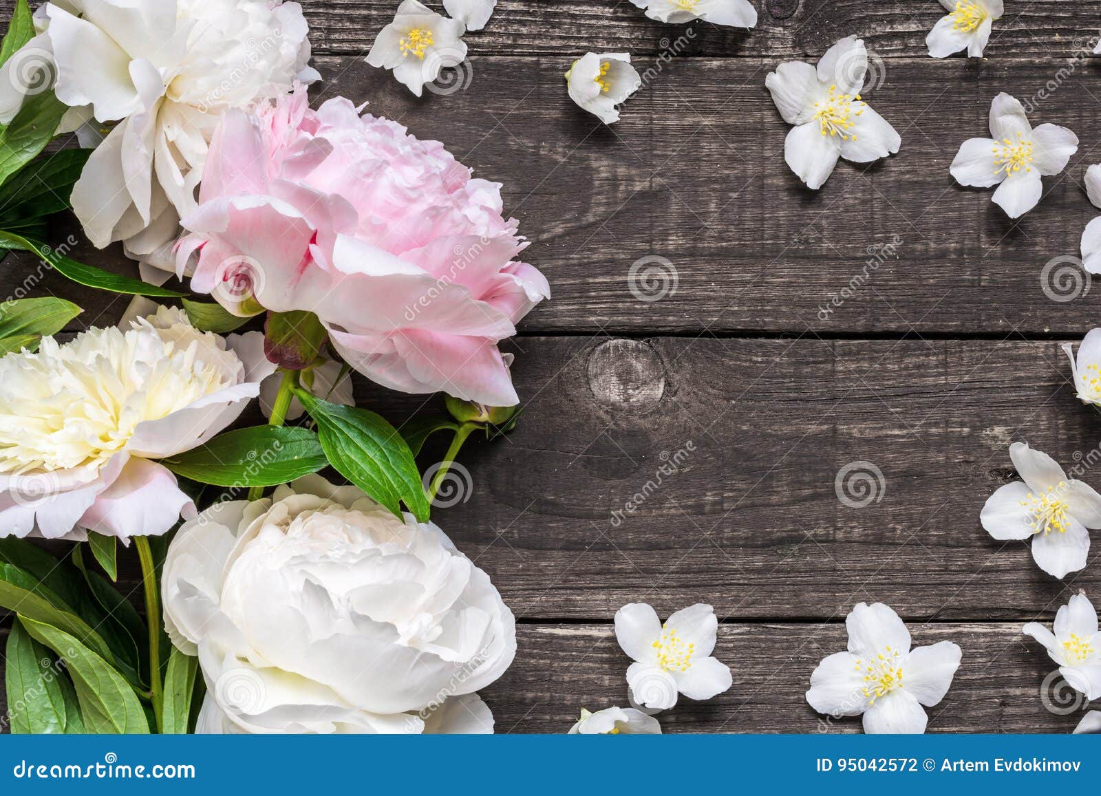 Modello Della Cartolina D Auguri Dell Invito Di Nozze O Di Anniversario Decorato Con Le Peonie Ed I Fiori Rosa E Cremosi Del Gels Fotografia Stock Immagine Di Mazzo Congratulazioni