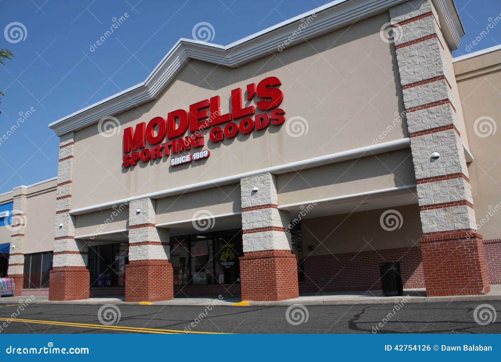 Modells sporting goods editorial photo. Image of store - 42754126