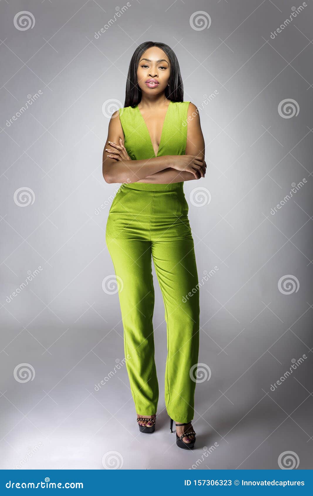 Modelo De Moda Afroamericana Con Traje Verde Animado Imagen de archivo - Imagen de atractivo, modelo: 157306323 Modelo De Moda Afroamericana Con Traje Verde Animado Imagen de archivo - Imagen de atractivo, modelo: 157306323