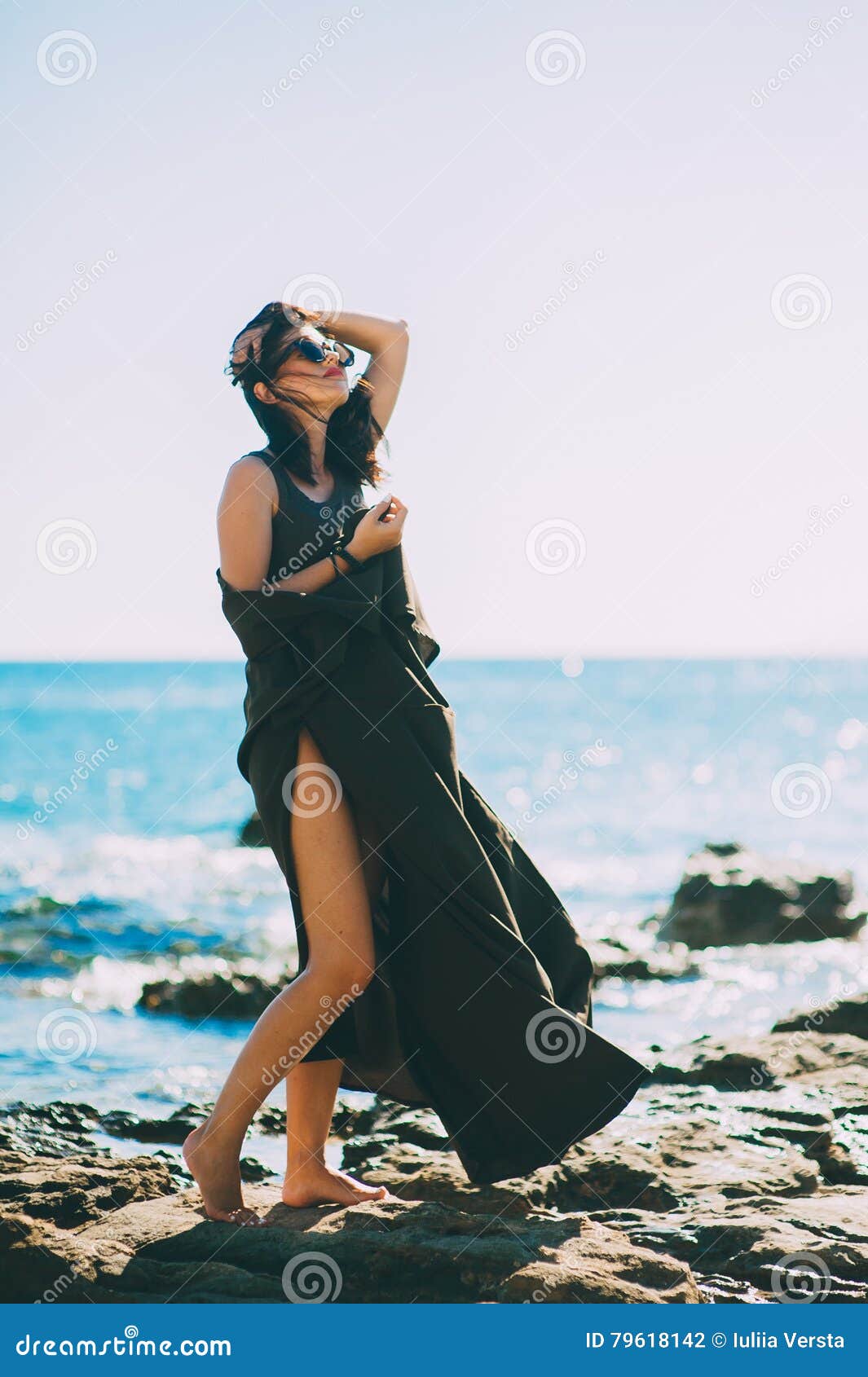 Modelo De Moda Hermoso En La Playa En Vestido Largo Hermoso Foto de archivo - Imagen de costa, atractivo: 79618142 Modelo De Moda Hermoso En La Playa En Vestido Largo Hermoso Foto de archivo - Imagen de costa, atractivo: 79618142