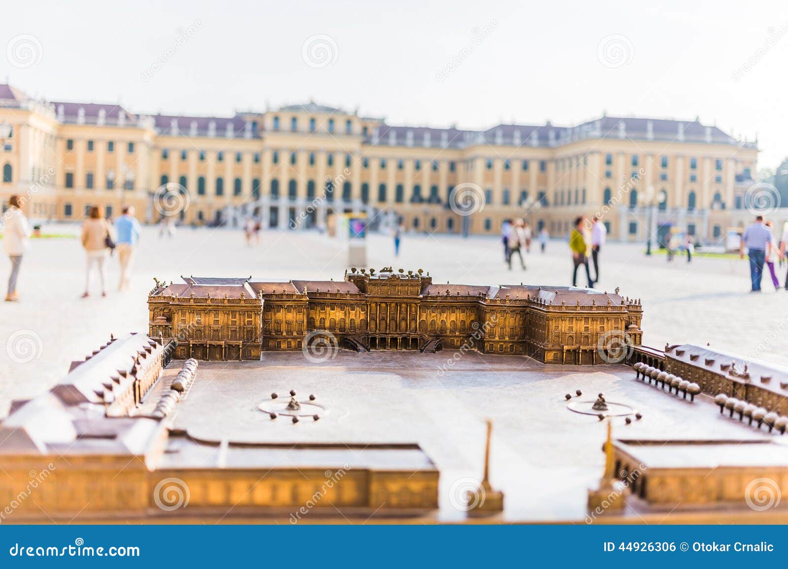 Modelo Del Palacio De Schonbrunn En Viena Foto editorial - Imagen de  estropajo, parque: 44926306