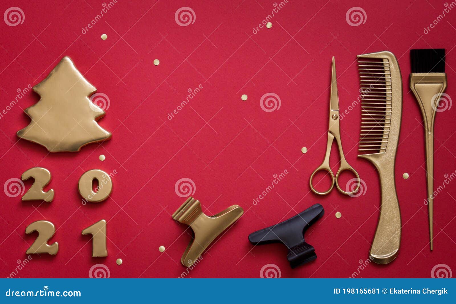 Modelo Para O Ano Novo E Saudações De Natal De Um Cabeleireiro Ou De Um  Salão De Beleza Acessórios Em Ouro E Imagem de Stock - Imagem de penteado,  feriado: 198165681
