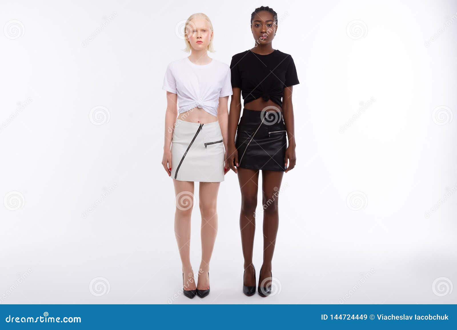 Modelos Flacos Con Los Cuerpos Que Sorprenden Que Llevan Los Mismos