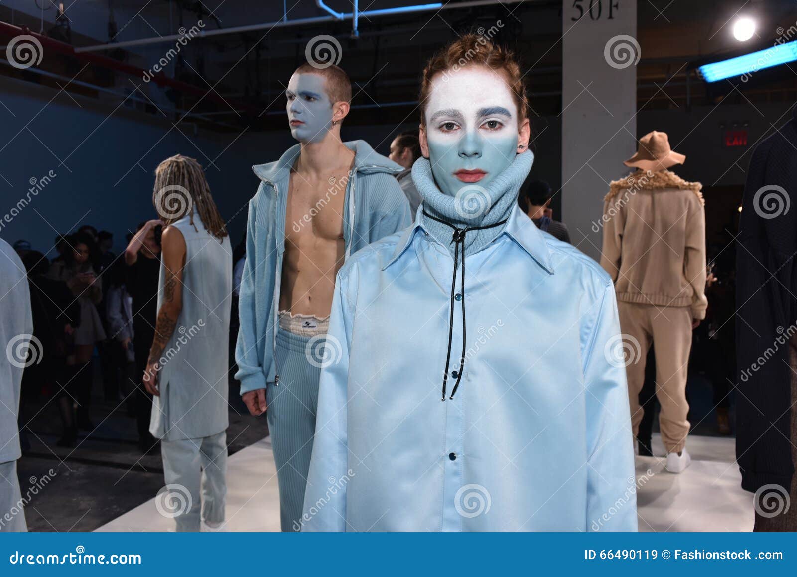 vos vergaan radar Models Pose at the Gypsy Sport Presentation during New York Fashion Week  Men S Fall/Winter 2016 Editorial Stock Image - Image of masculine, look:  66490119