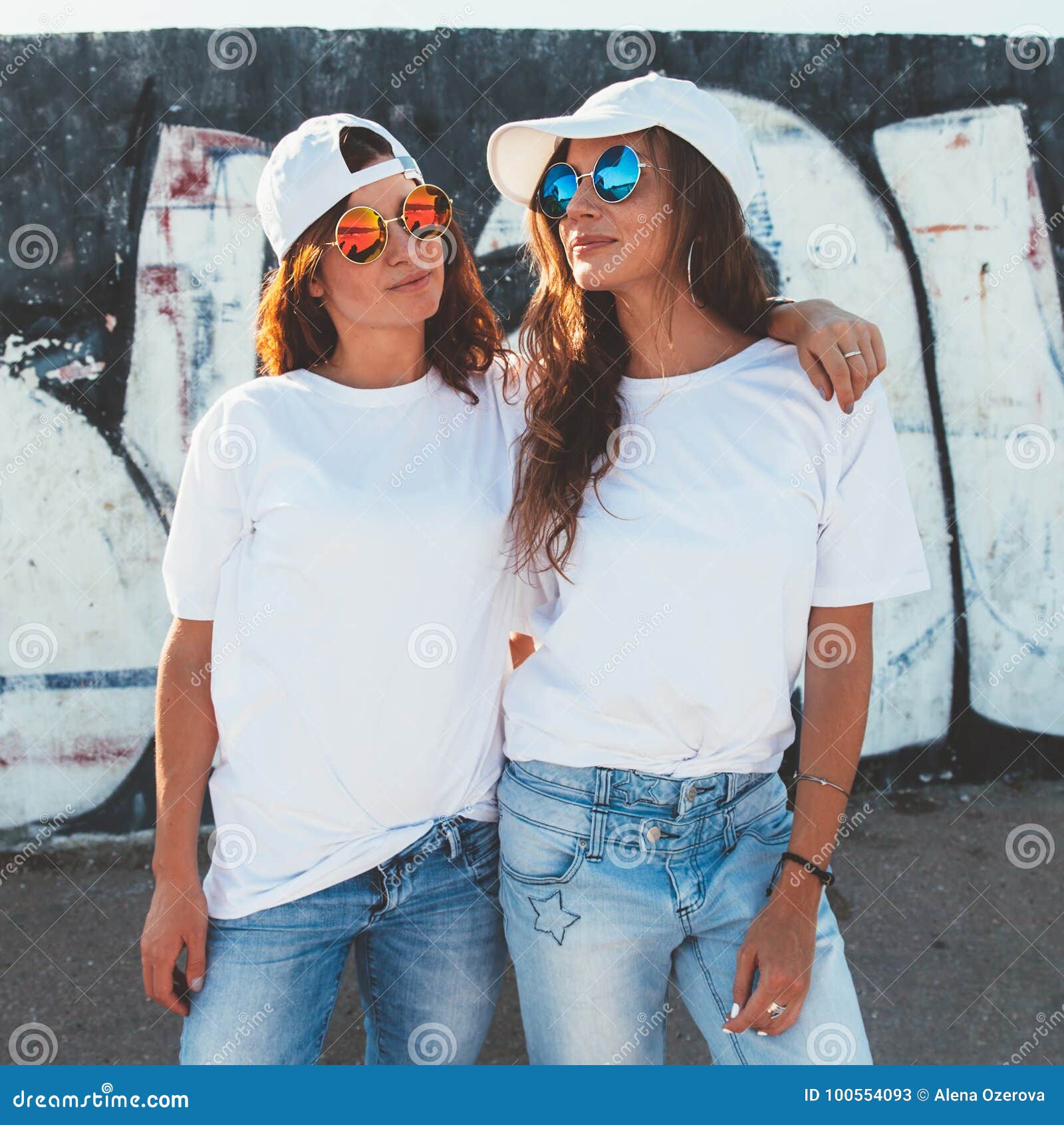 models wearing plain tshirt and sunglasses posing over street wa