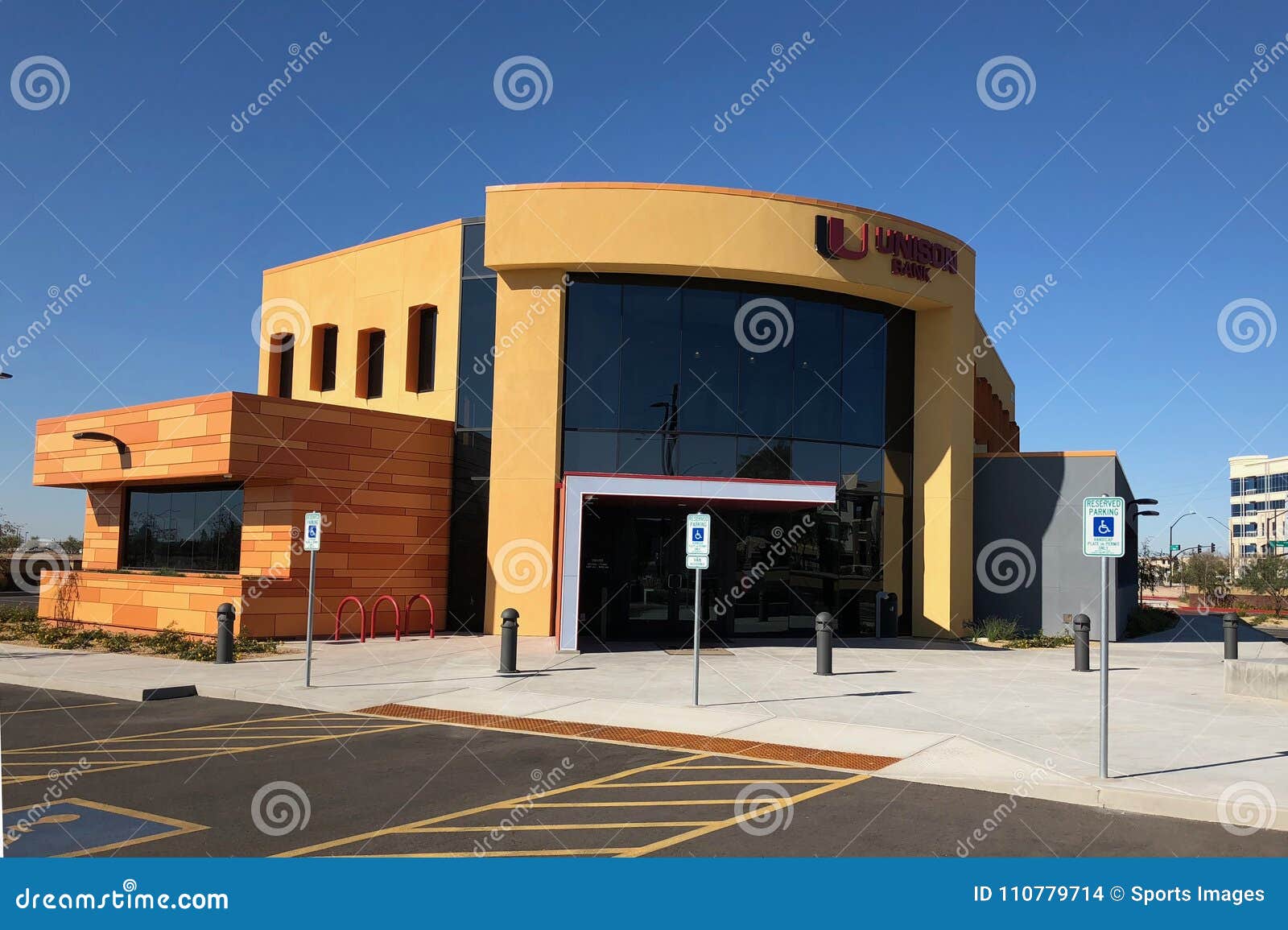 Modern Design of a Bank in Gilbert Arizona. Editorial Stock Image
