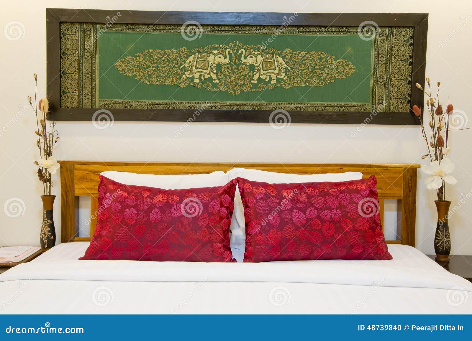 Modern Asian-Style Bed With Nice Silk Screen With Frame In Bedroom- Home  Interiors Stock Photo - Image Of Designer, Architecture: 48739840