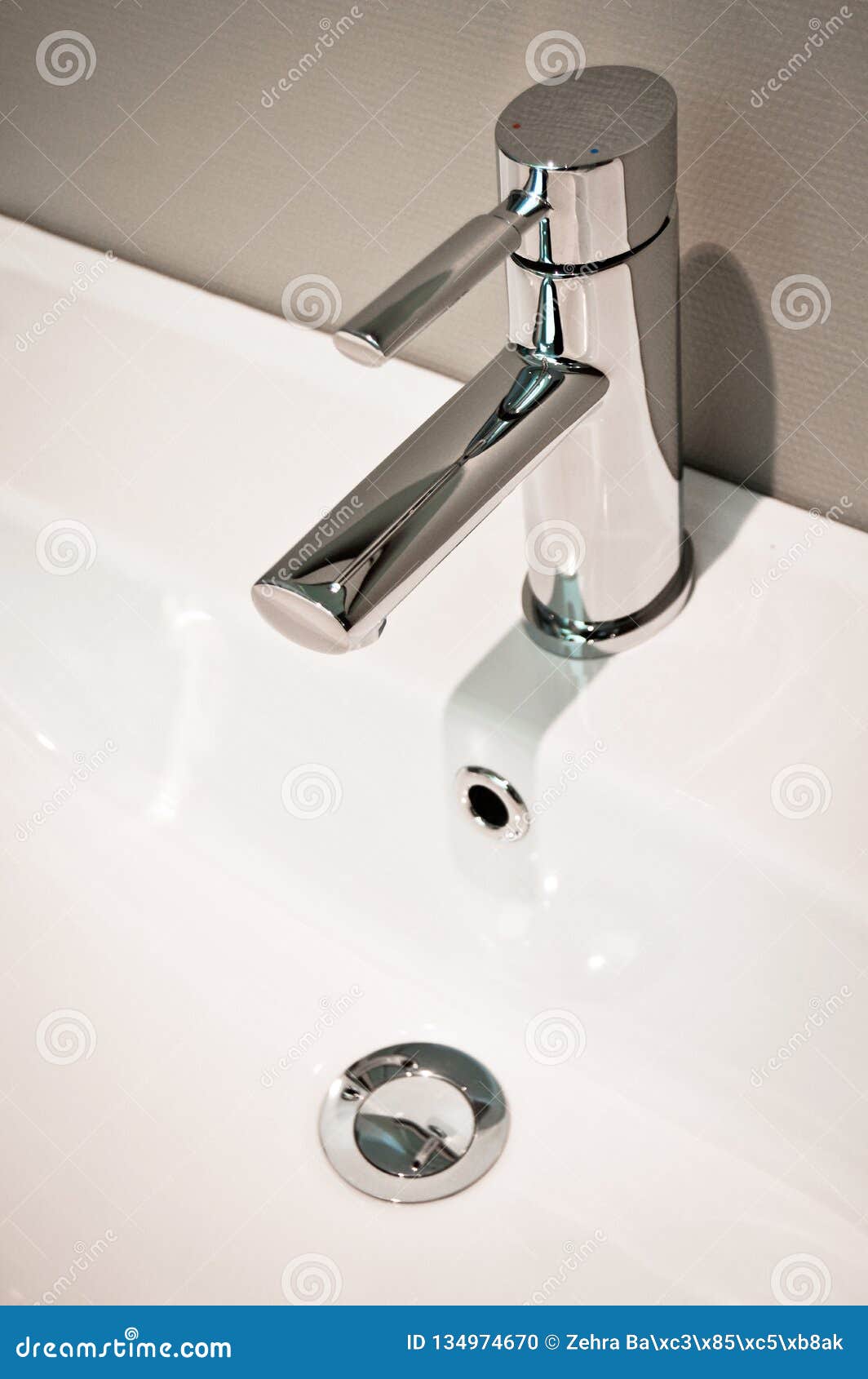 Modern Bathroom Taps And Sing Cleaning
