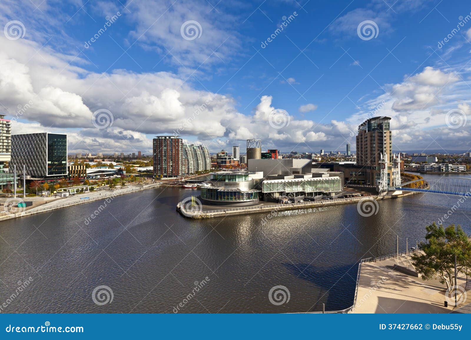 modern buildings in manchester england.