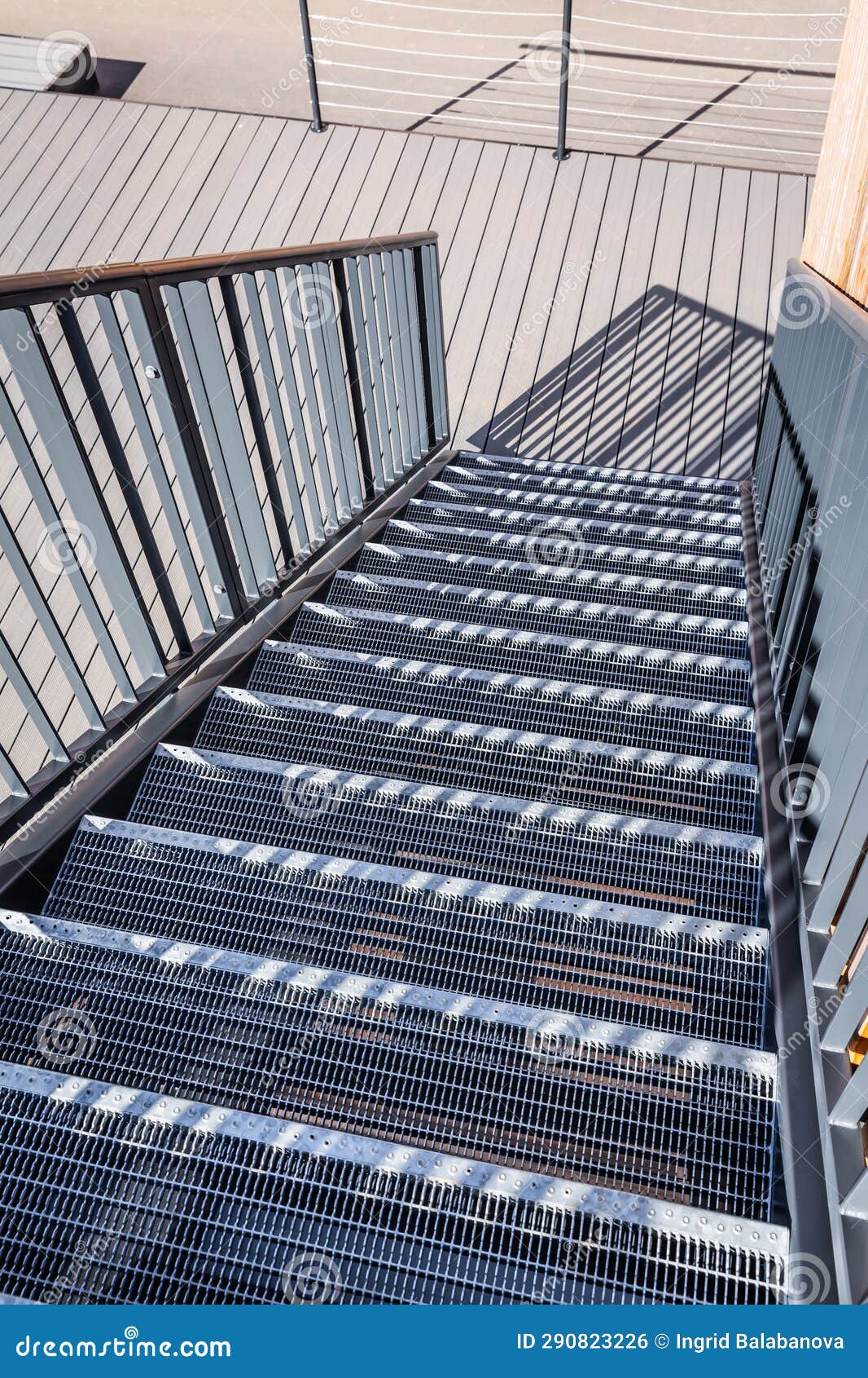 Modern Design Metal Staircase, Stair for Fire Escape with Railing Stock