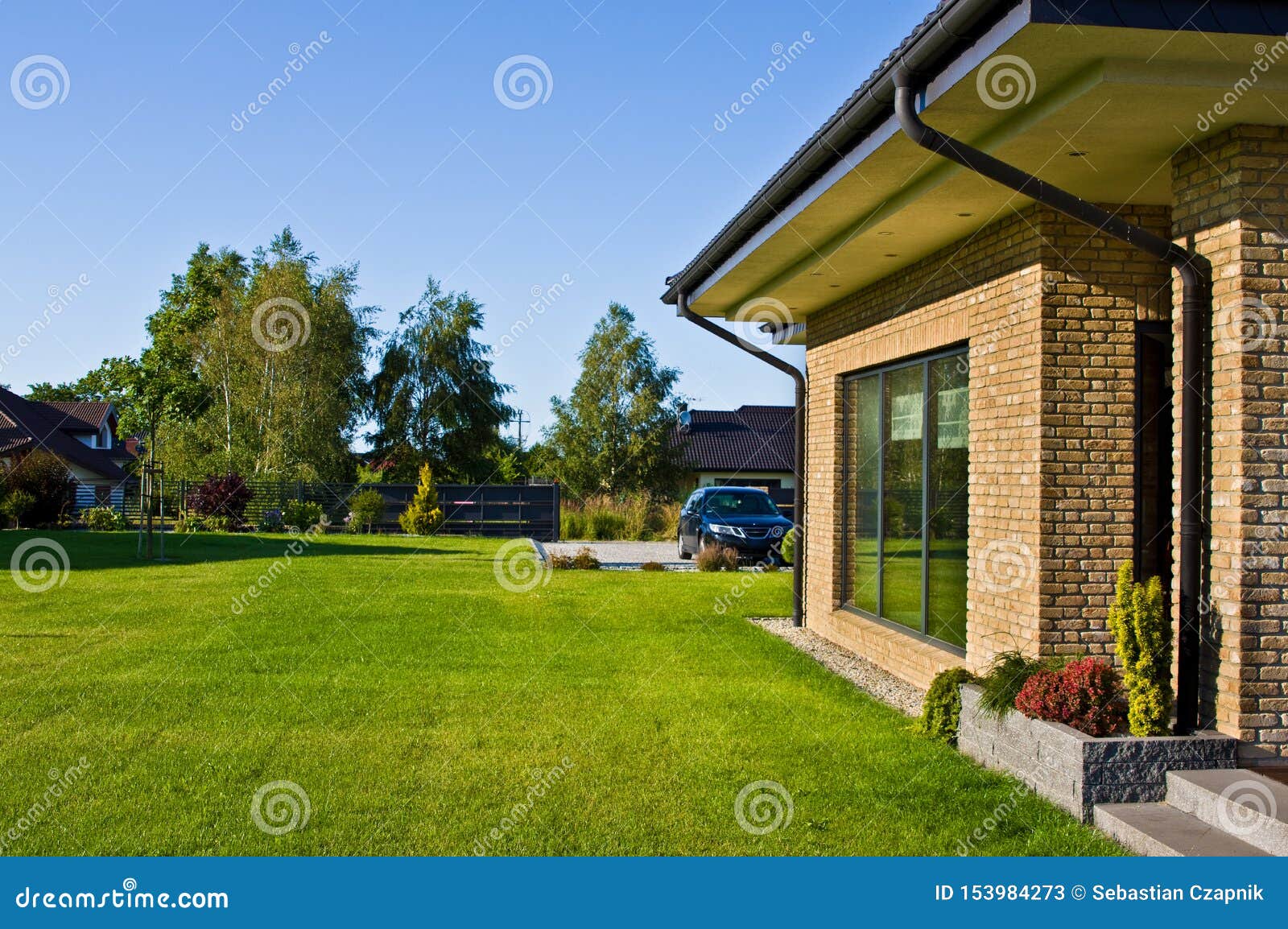 Modern House Side Yard With Large Garden Window Stock Image - Image Of  Garden, Copyspace: 153984273