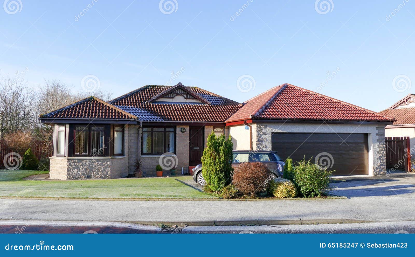Modern Bungalow Royalty Free Stock Photo - Image: 3214355 Modern Bungalow Royalty Free Stock Photo - Image: 3214355
