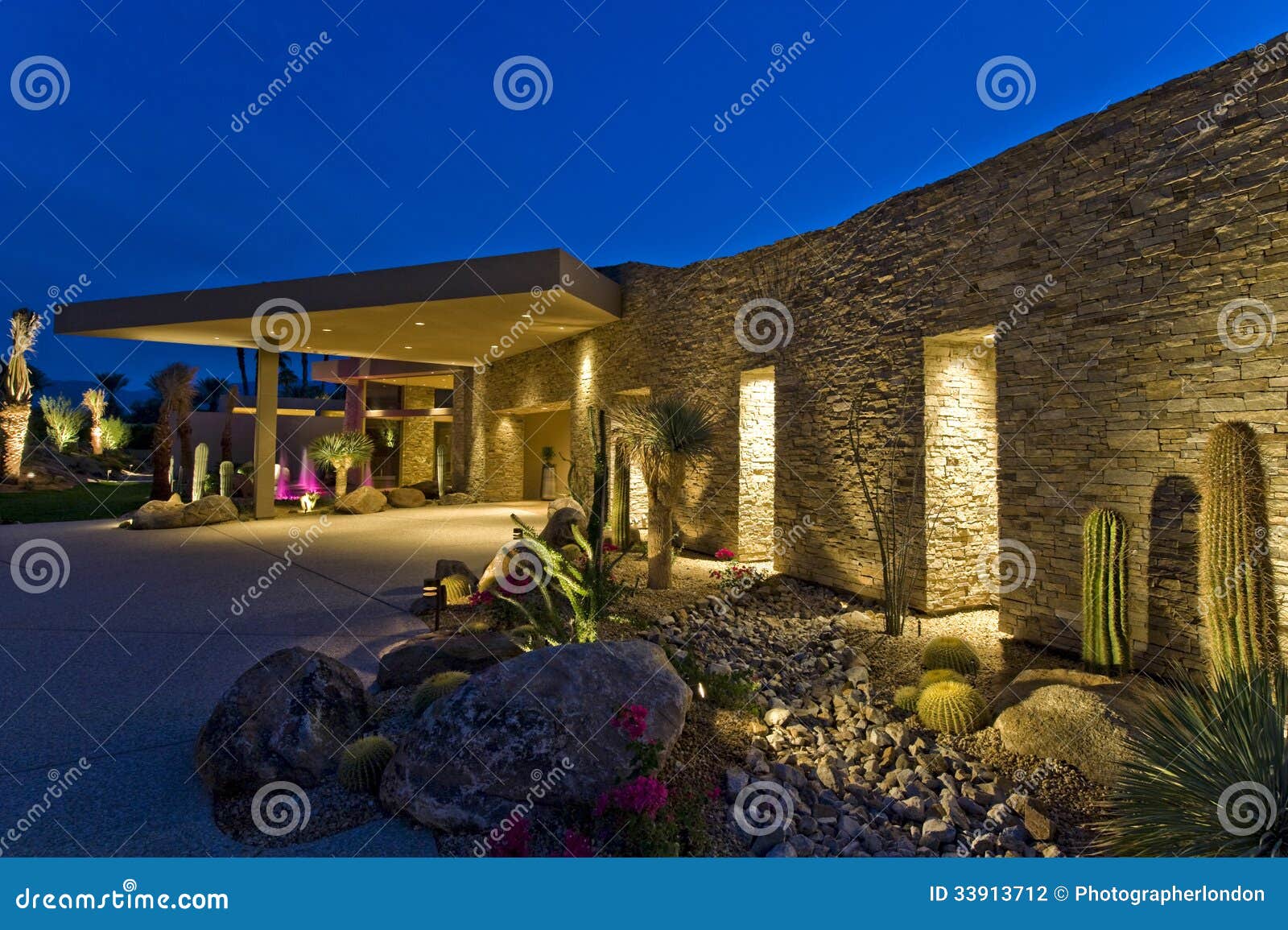 iModerni iHousei Exterior At Dusk Stock Photo Image of 