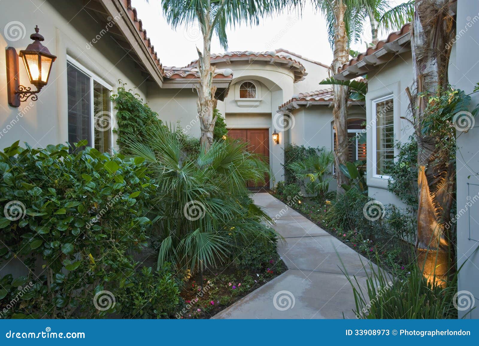 iModerni iHousei Exterior With Pathway Stock Image Image of 