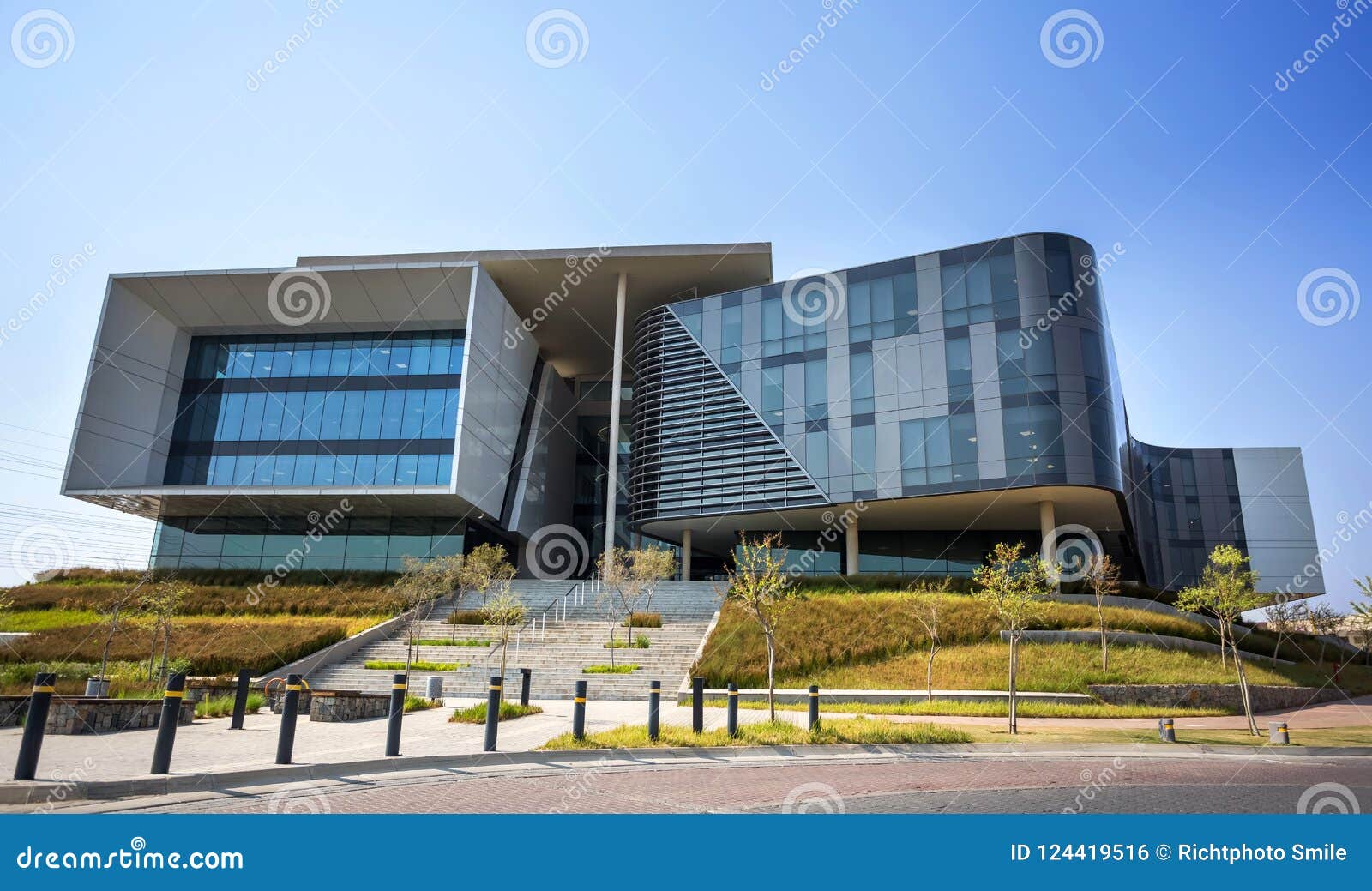 Modern Office Building with Concrete and Glass Exterior. Editorial Photo -  Image of architecture, professional: 124419516