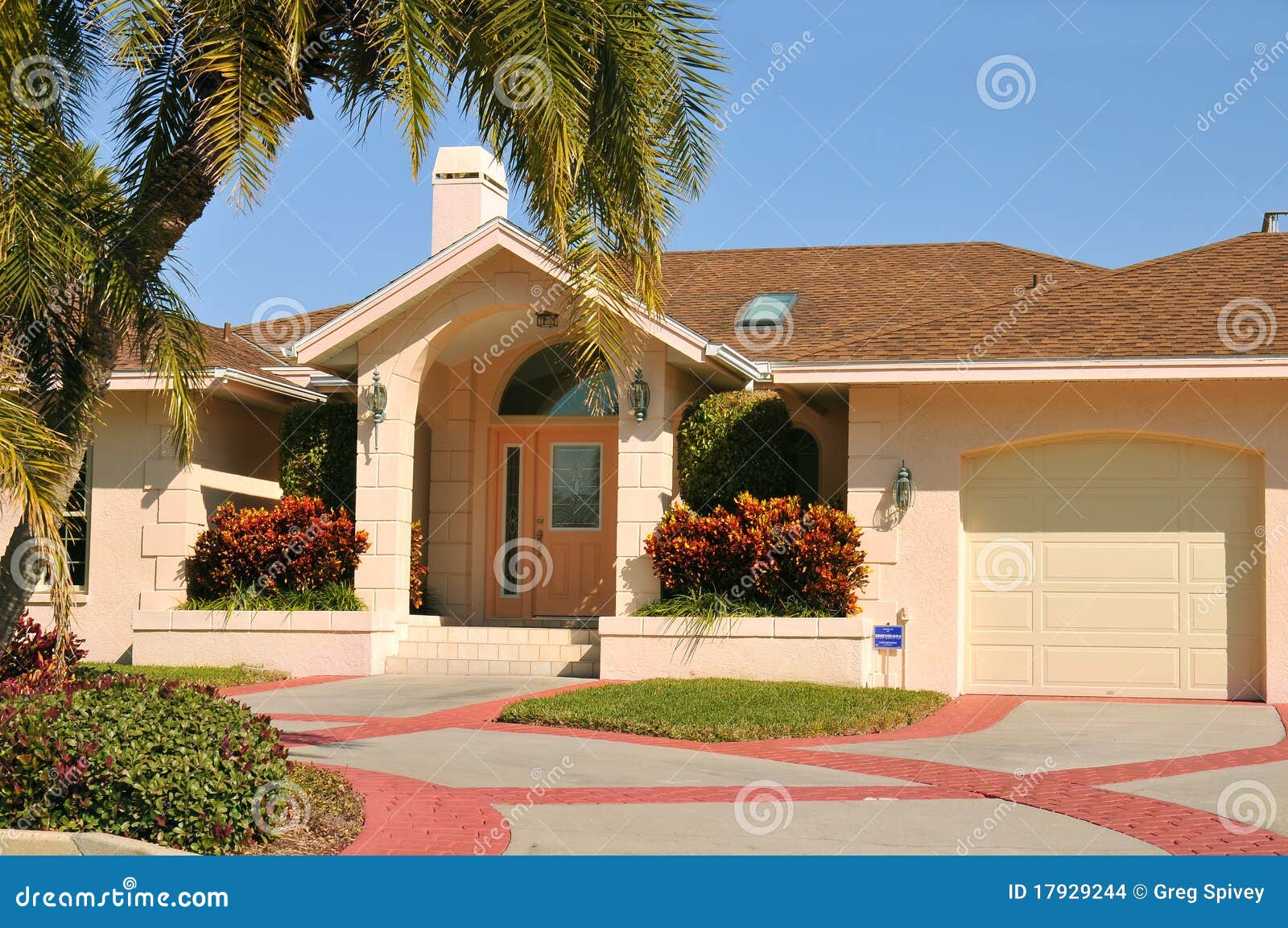 Modern Ranch style home stock photo. Image of exterior - 17929244