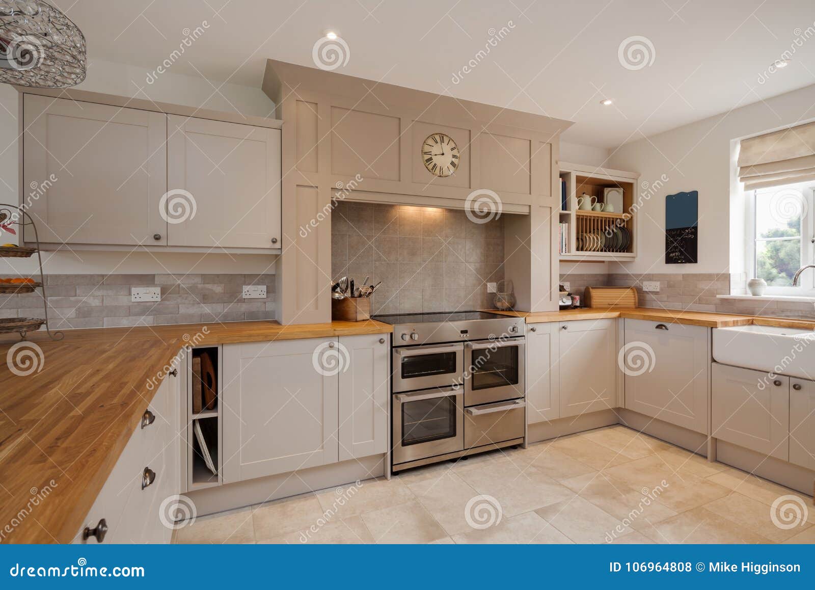 Modern Shaker Style Kitchen Stock Photo Image Of Home Oven