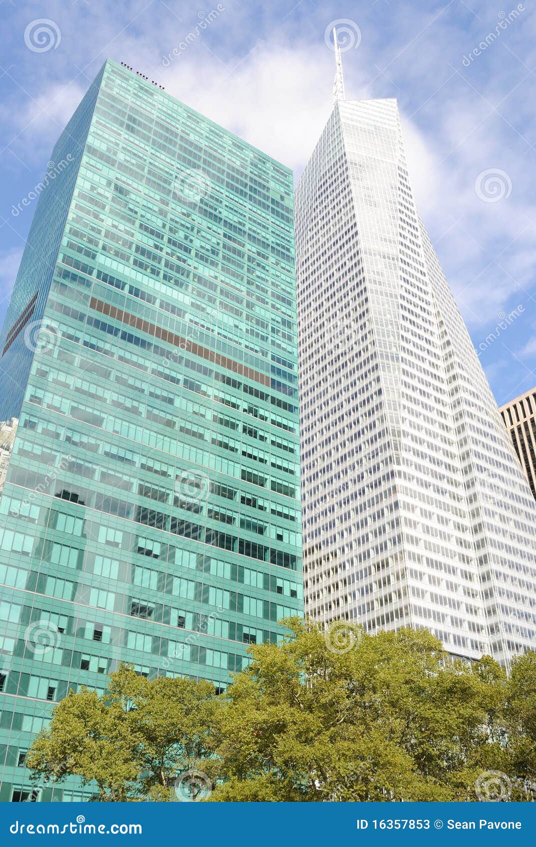 modern skyscrapers in new york city