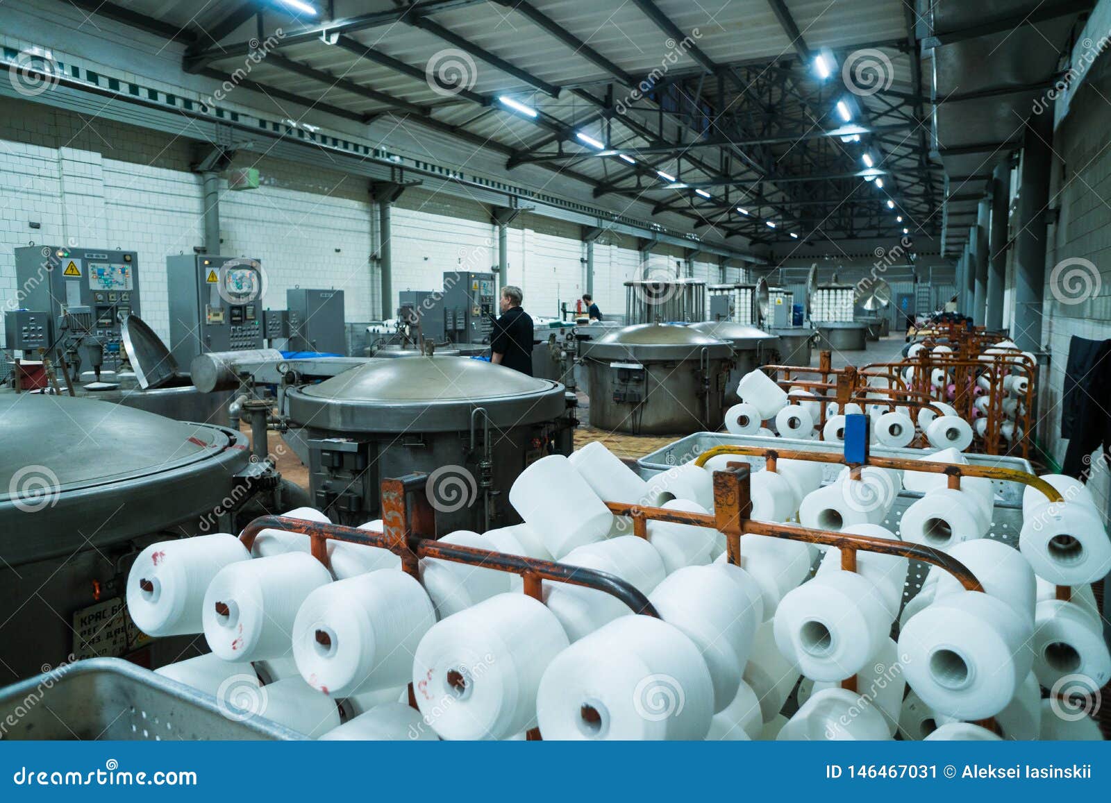 modern technology in dyeing yarns with machines for textile industry, dyeing machine chemical tanks