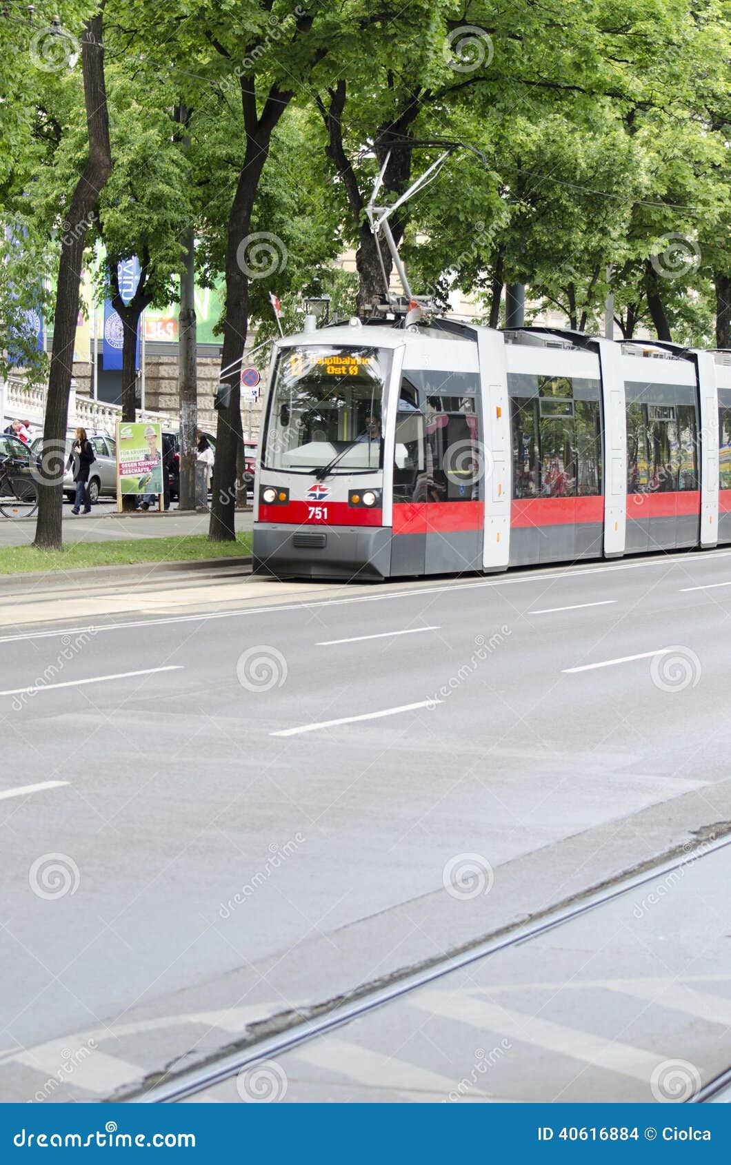 Modern Tramway on Ringstrasse, Vienna Editorial Stock Image - Image of  street, architecture: 40616884