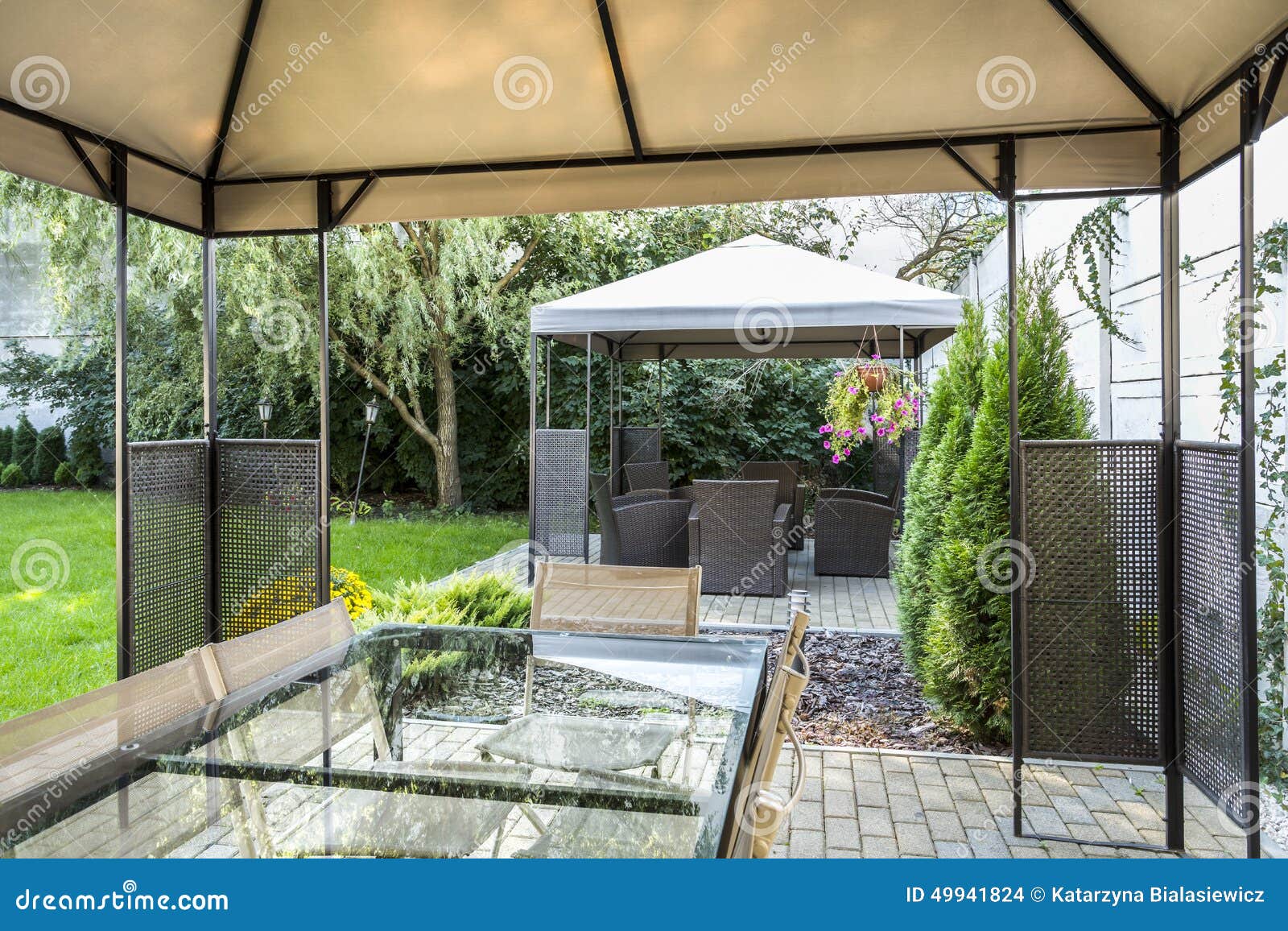 Modern uteplats stock images 1,287 photos