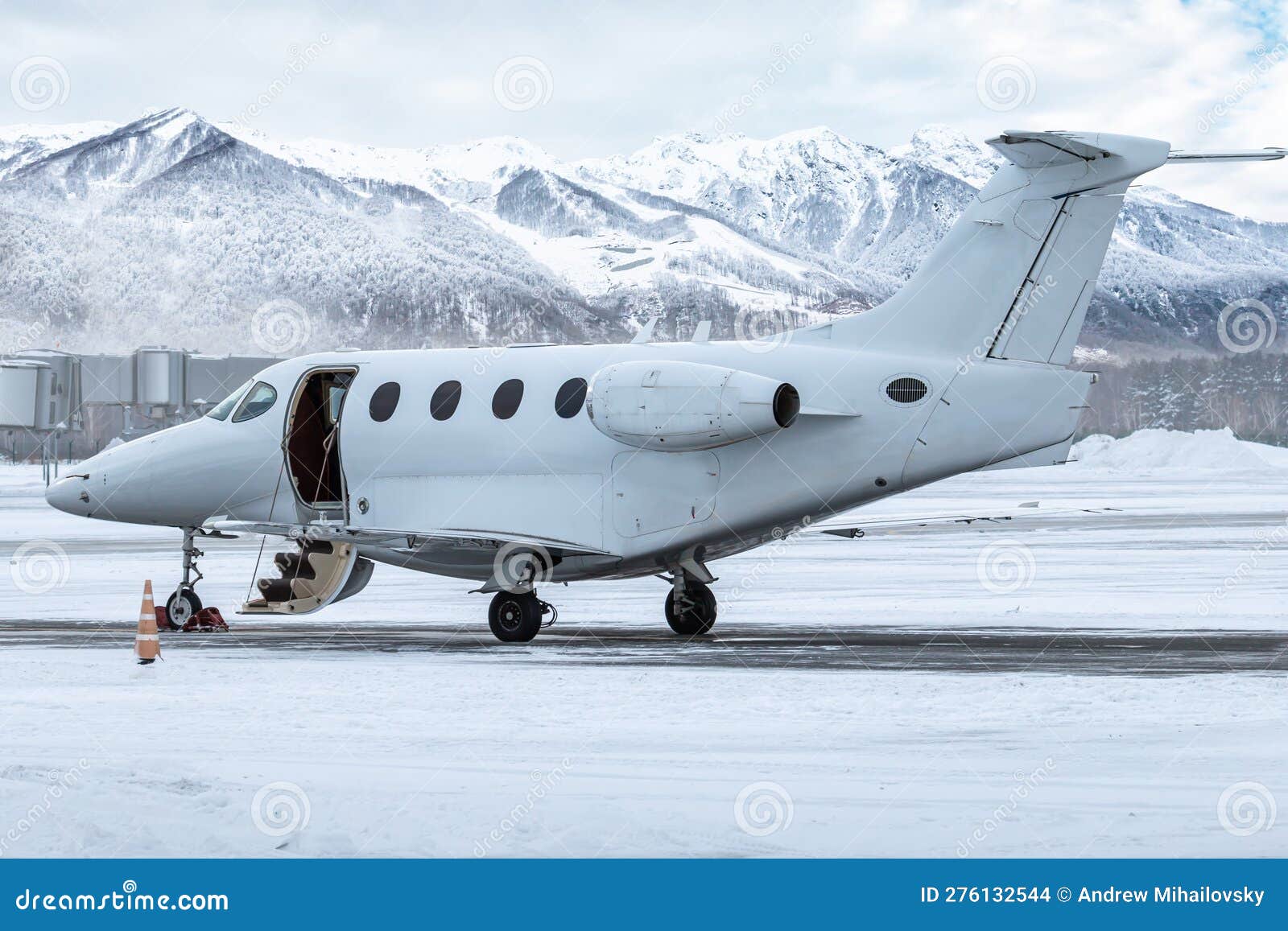 Jet Parked Snow Stock Photos - Free & Royalty-Free Stock Photos from  Dreamstime