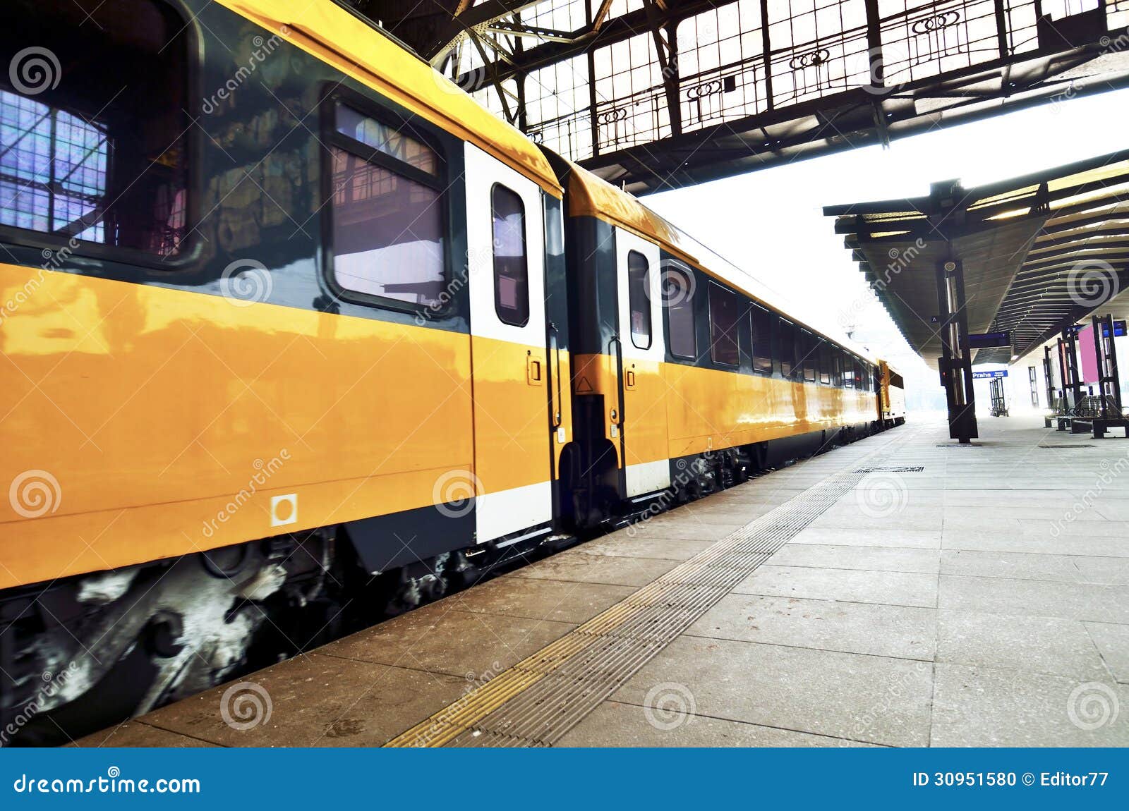 train departures fron prague main train station