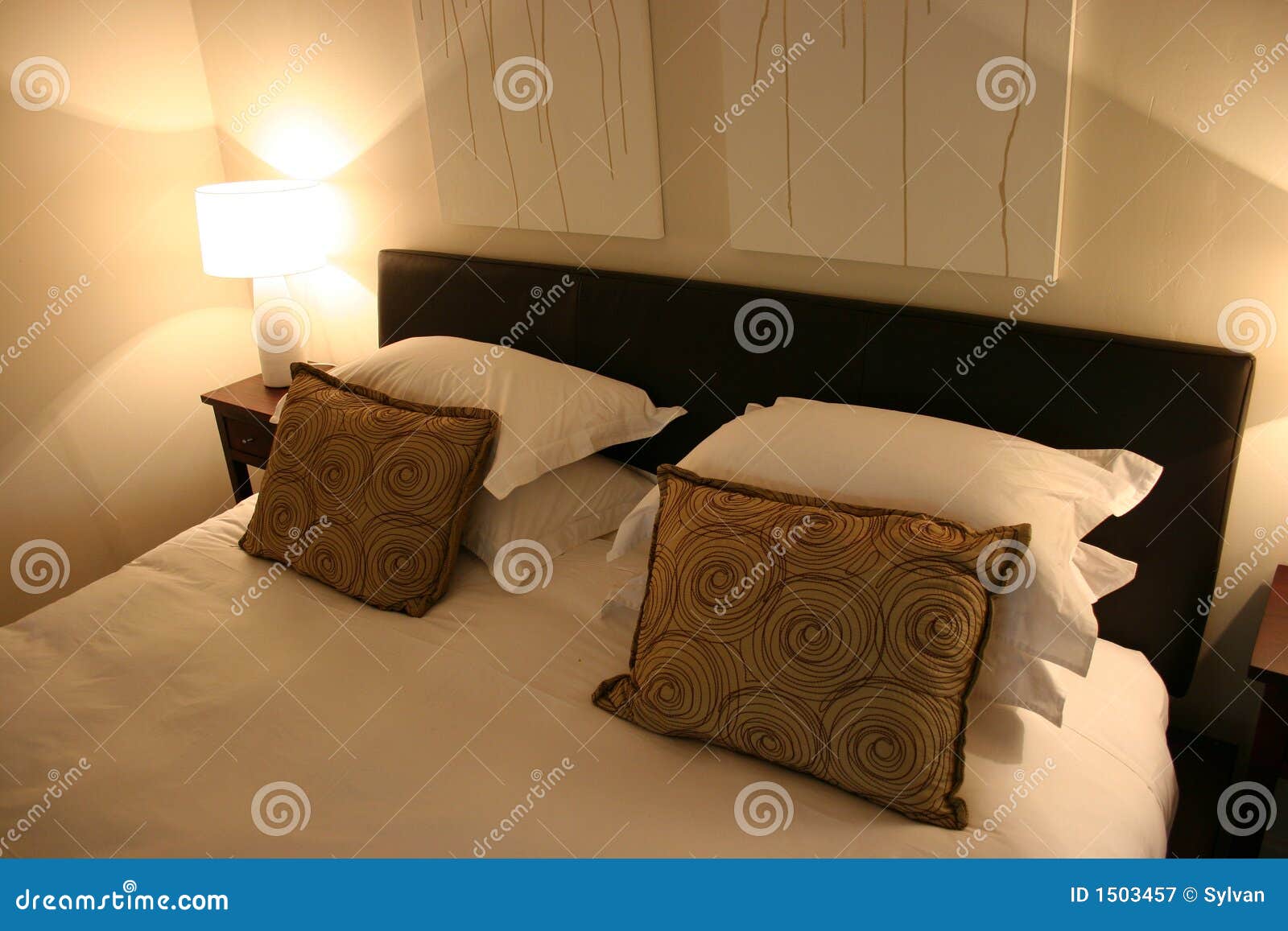 Moderne Afrikaanse Binnenlandse Slaapkamer Dichte Omhooggaand Stock - Image of meubilair: 1503457
