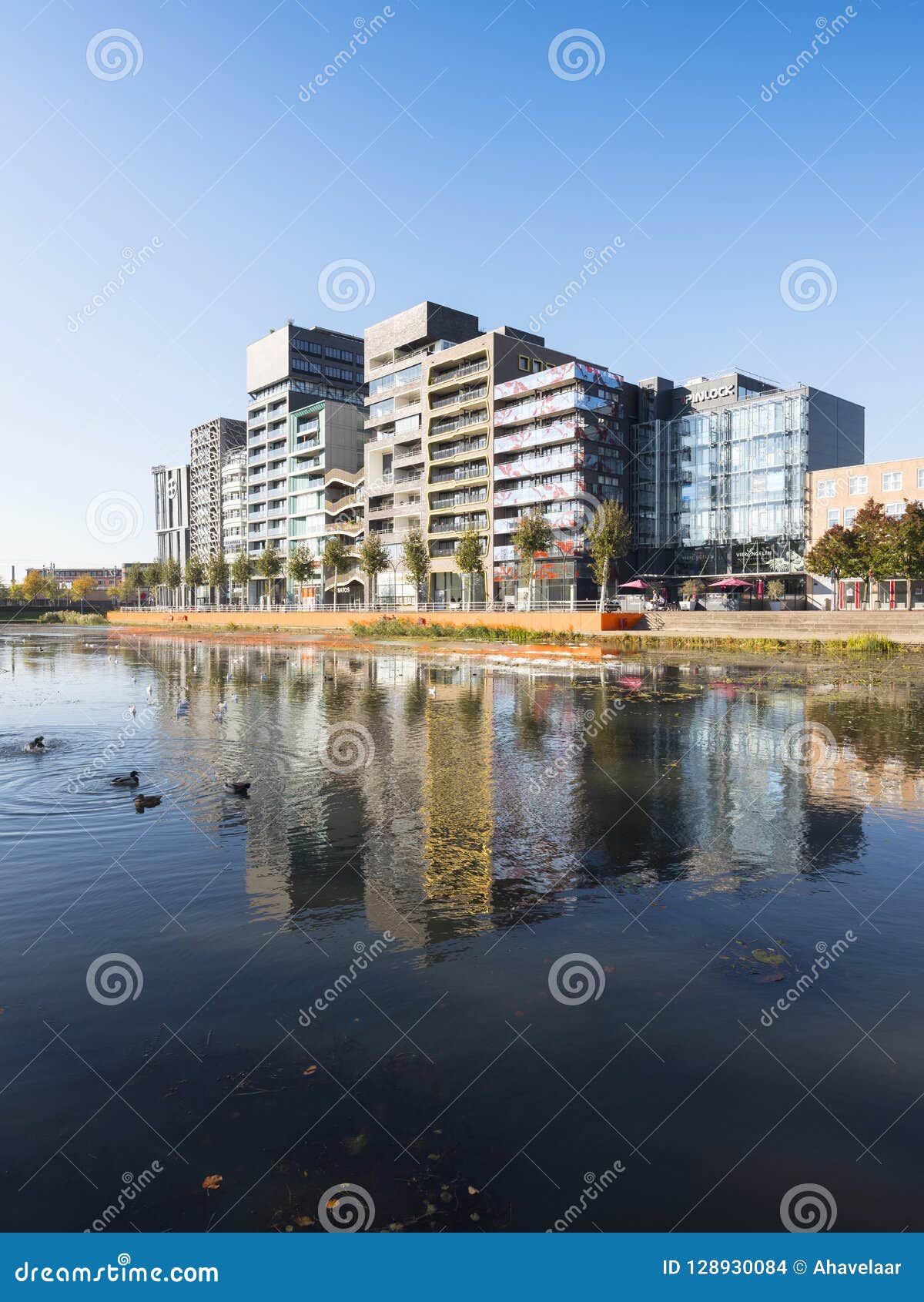 Moderne Architektur In Niederlandischer Stadt Lelystad Hauptstadt Von Flevoland In Holland Redaktionelles Stockbild Bild Von Brunnen Himmel 128930084