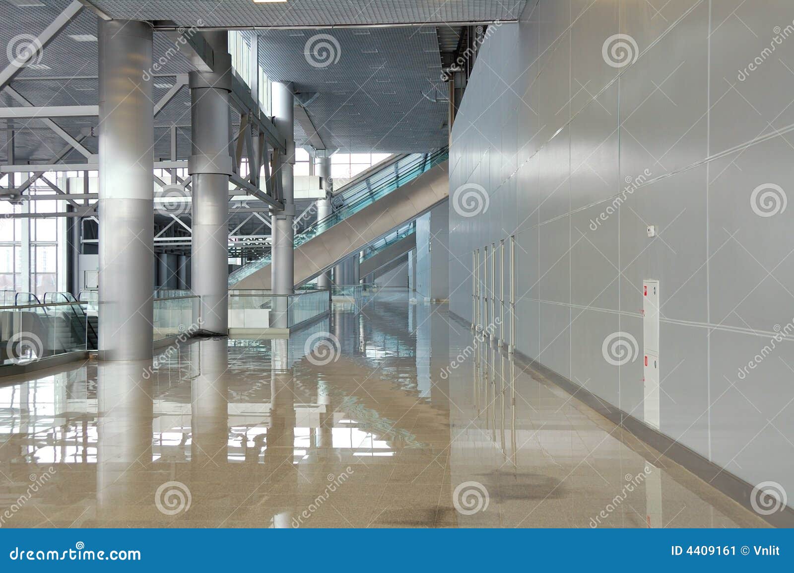 Moderne Halle stockbild. Bild von form, einzelverkauf - 4409161