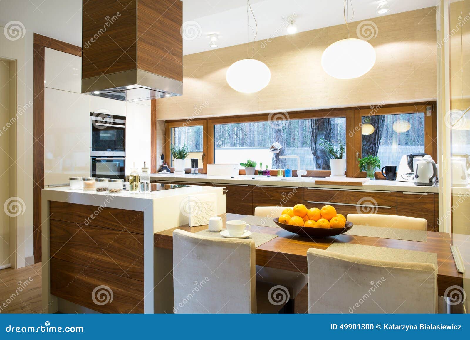 Verbazingwekkend Moderne keuken met eiland stock foto. Afbeelding bestaande uit CI-02