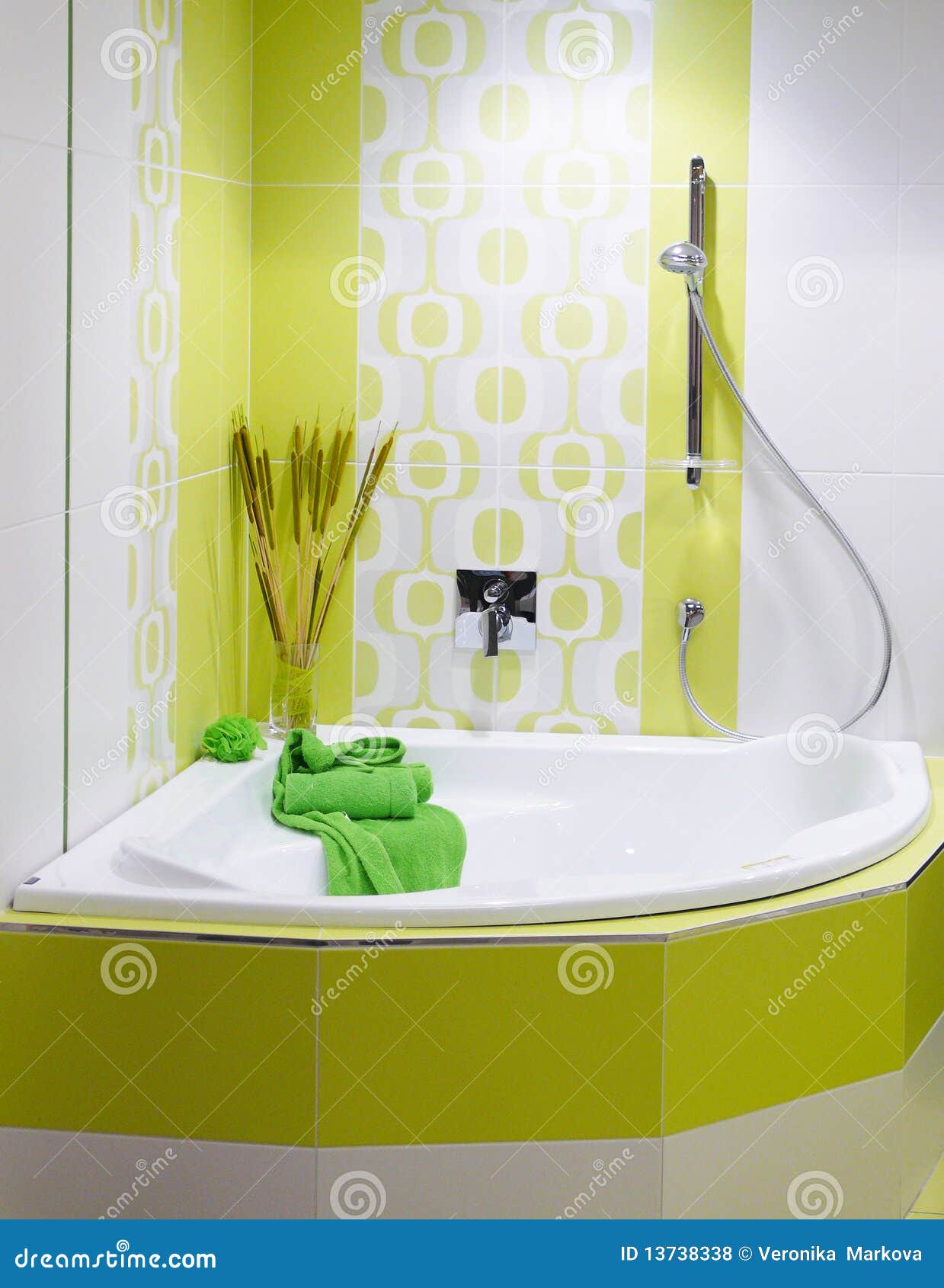 Moderne ontwerperbadkamers. Moderne de ontwerperbadkamers van de elegantie in groene en witte tinten