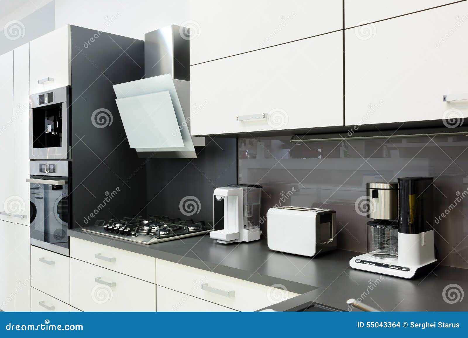 Moderne witte keuken, schoon binnenlands ontwerp stock foto ...