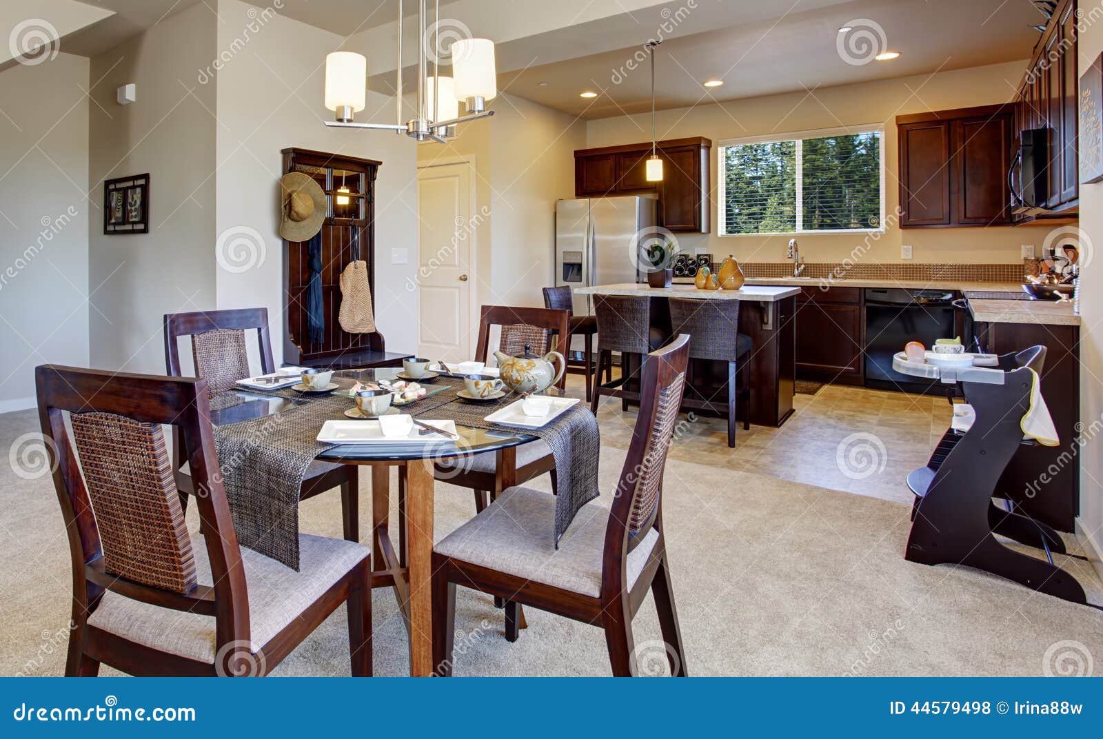 Moderne Wohnung Mit Offenem Grundriss Stockfoto Bild Von Speisen Real 44579498