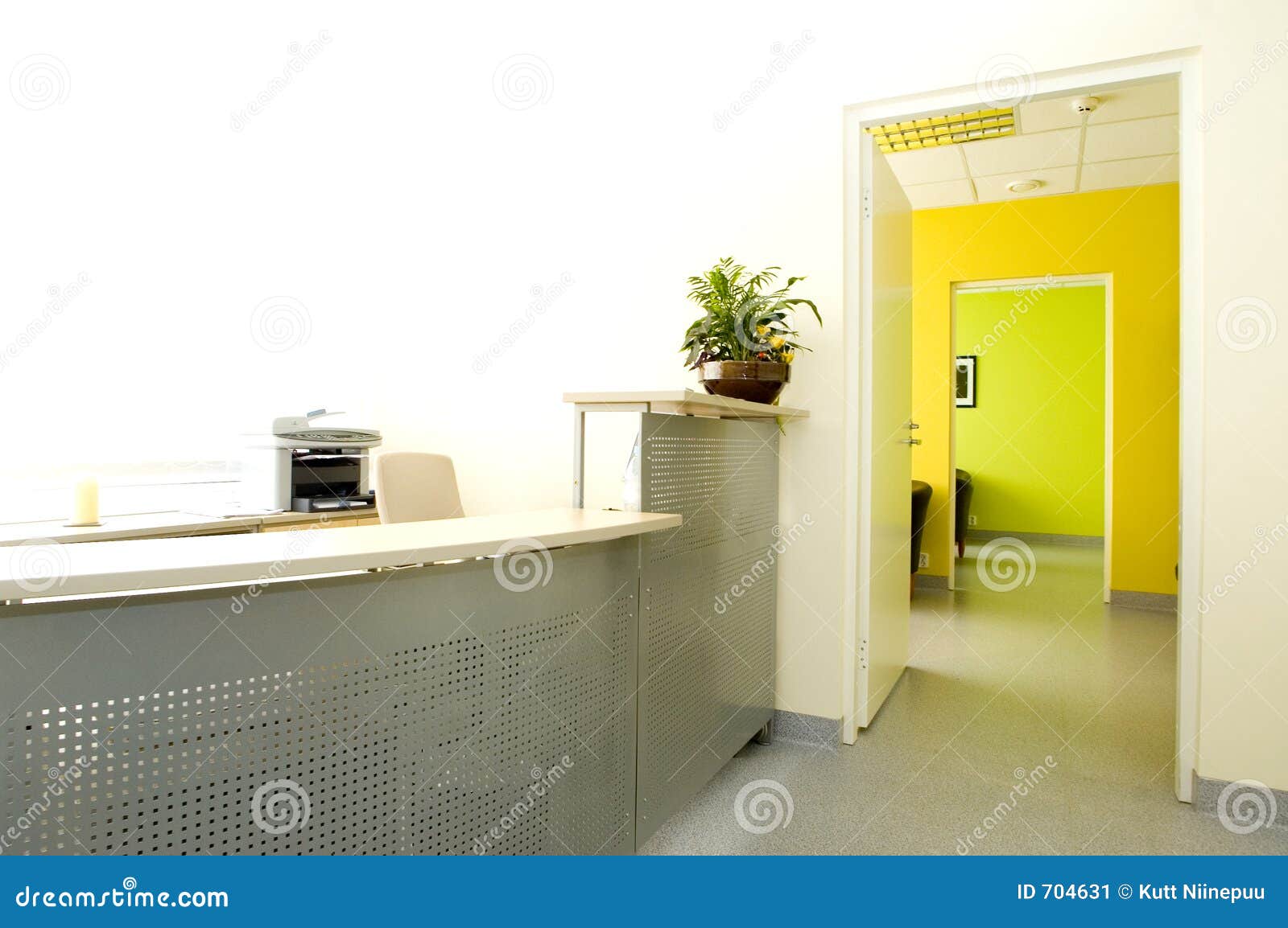 modernes schreibtischbüro graues büro modernes büro stockbild bild von schreibtisch büro willkommen modernes schreibtischbüro graues büro modernes büro stockbild bild von schreibtisch büro willkommen