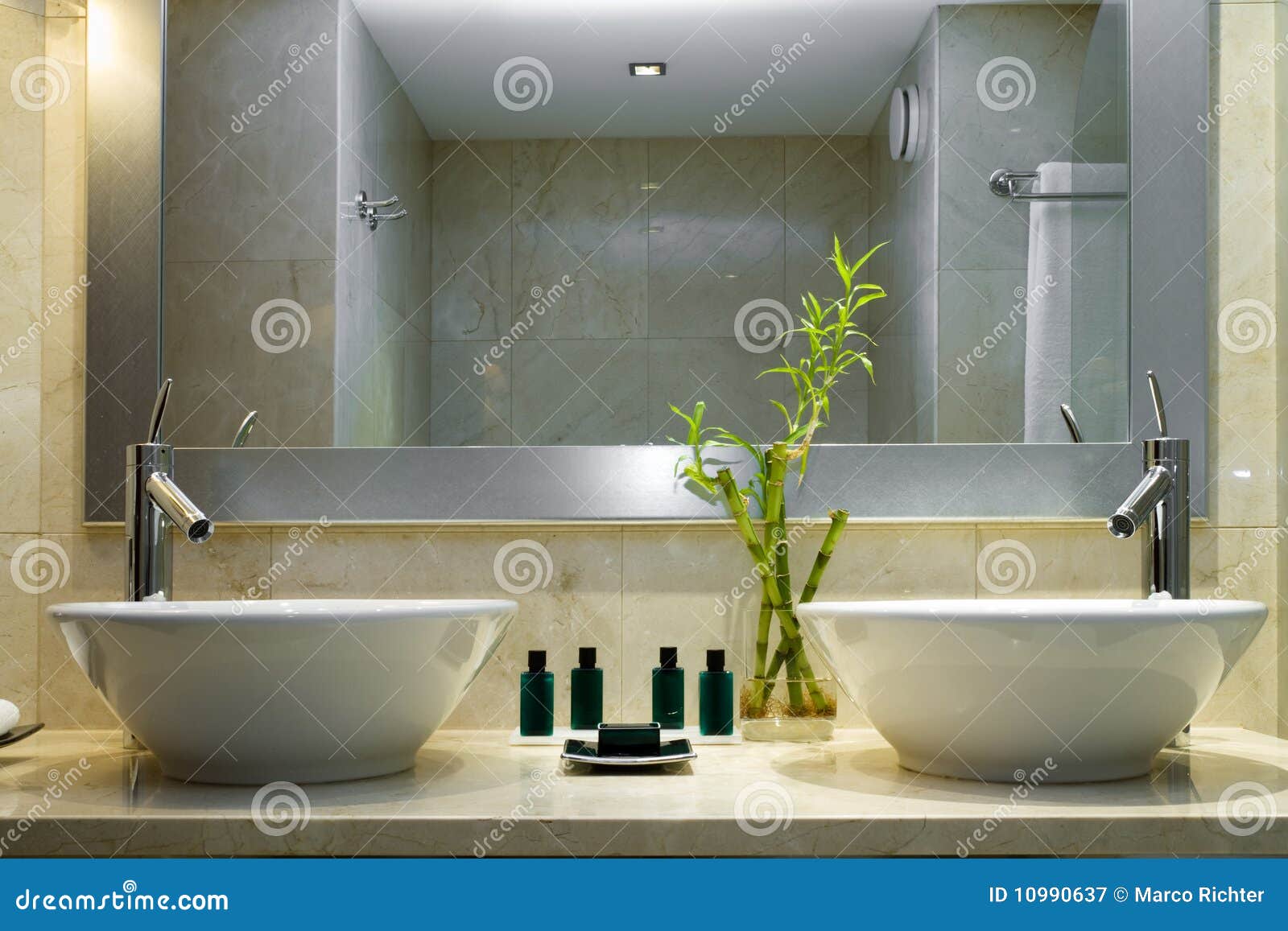 Modernes Badezimmer stockbild. Bild von inside, modern - 10990637